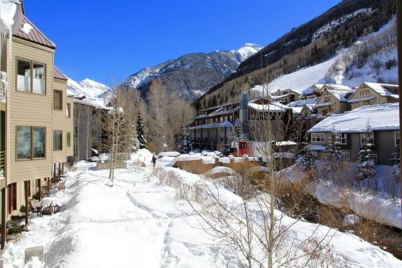 Charming W Kitchenette, Hot Tub Near River Apartment Telluride
