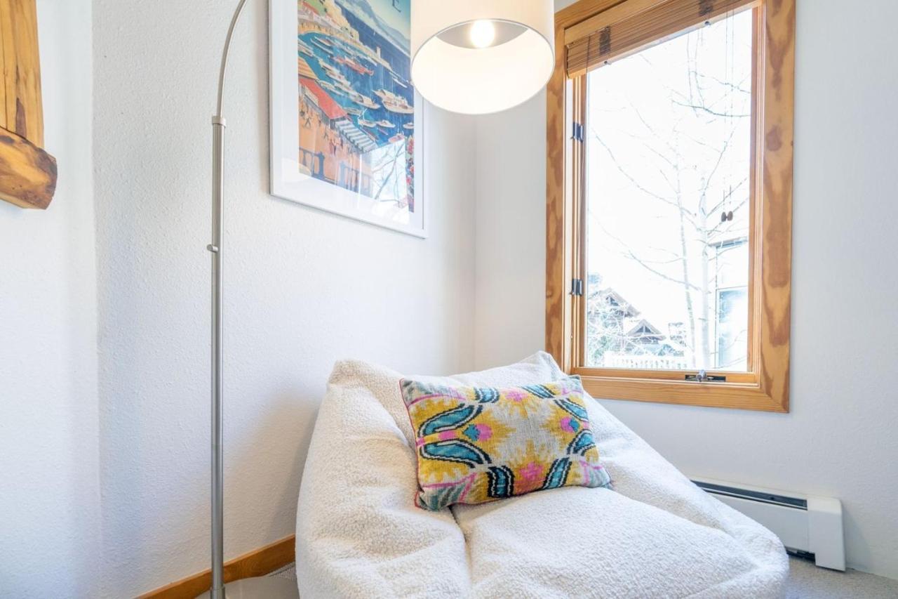 Mountain Village Panoramic Views, Hot Tub, Fireplace Townhouse