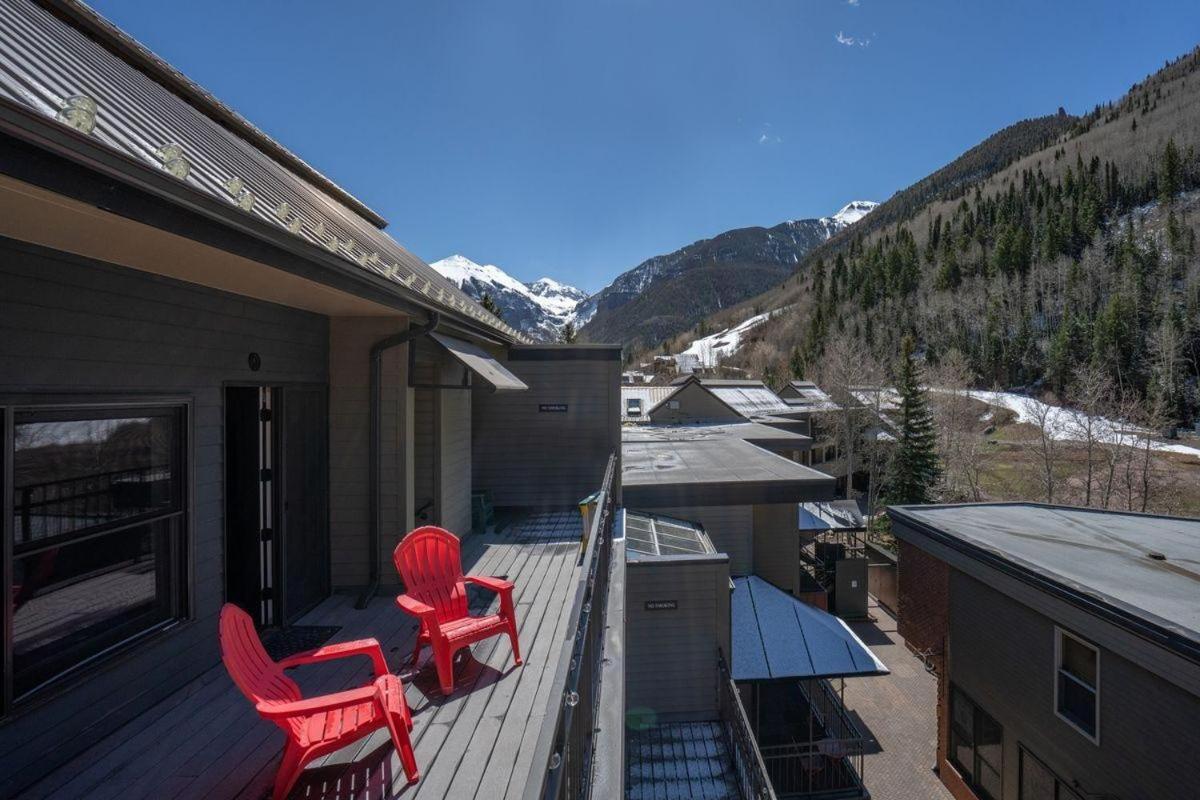 Apartment In Out In Town! Area Views, Fireplace, Hot Tub
