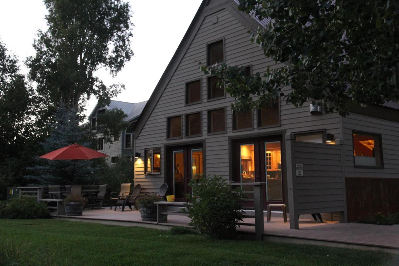 Huge Riverfront Deck, Walk Everywhere - Viking 100a Apartment *