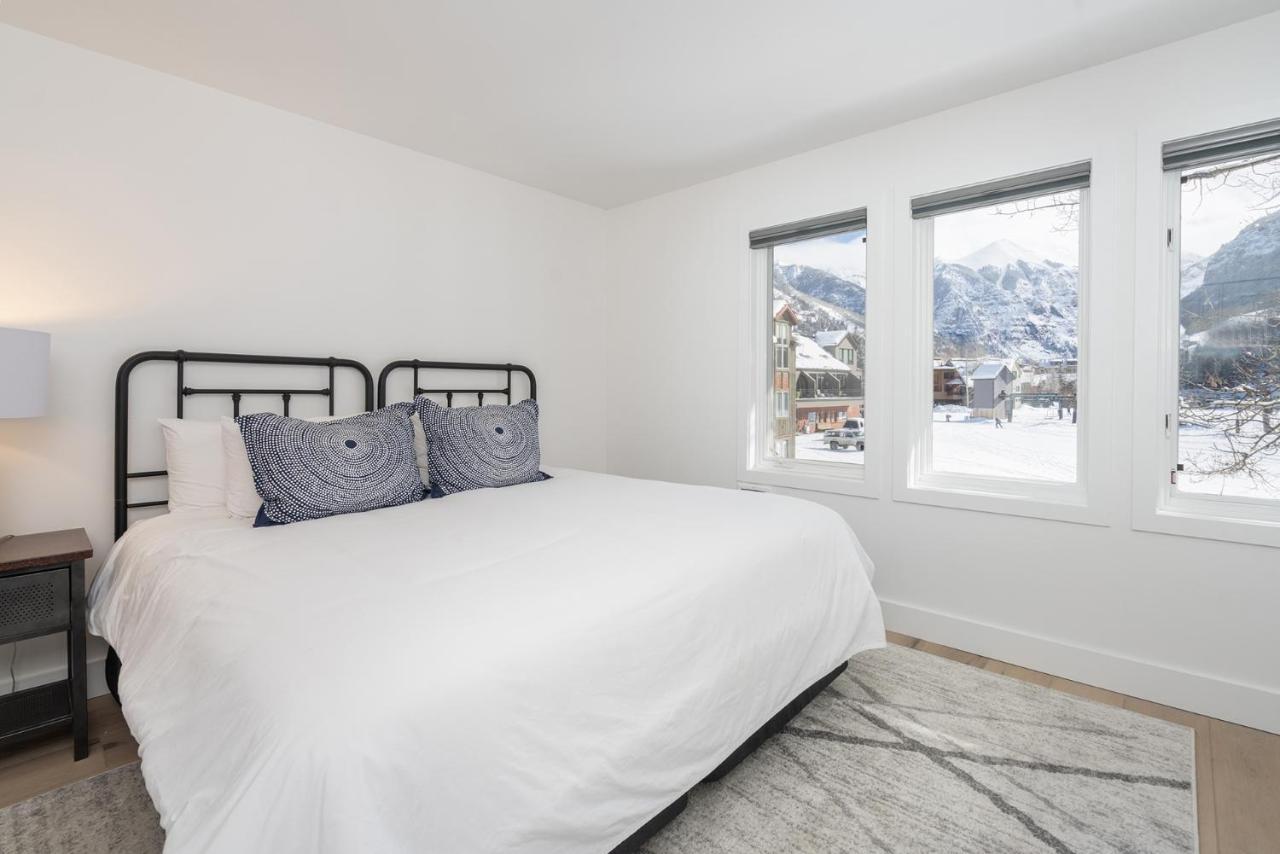 Sunny Condo, Box Canyon Views, Pool & Hot Tub Telluride