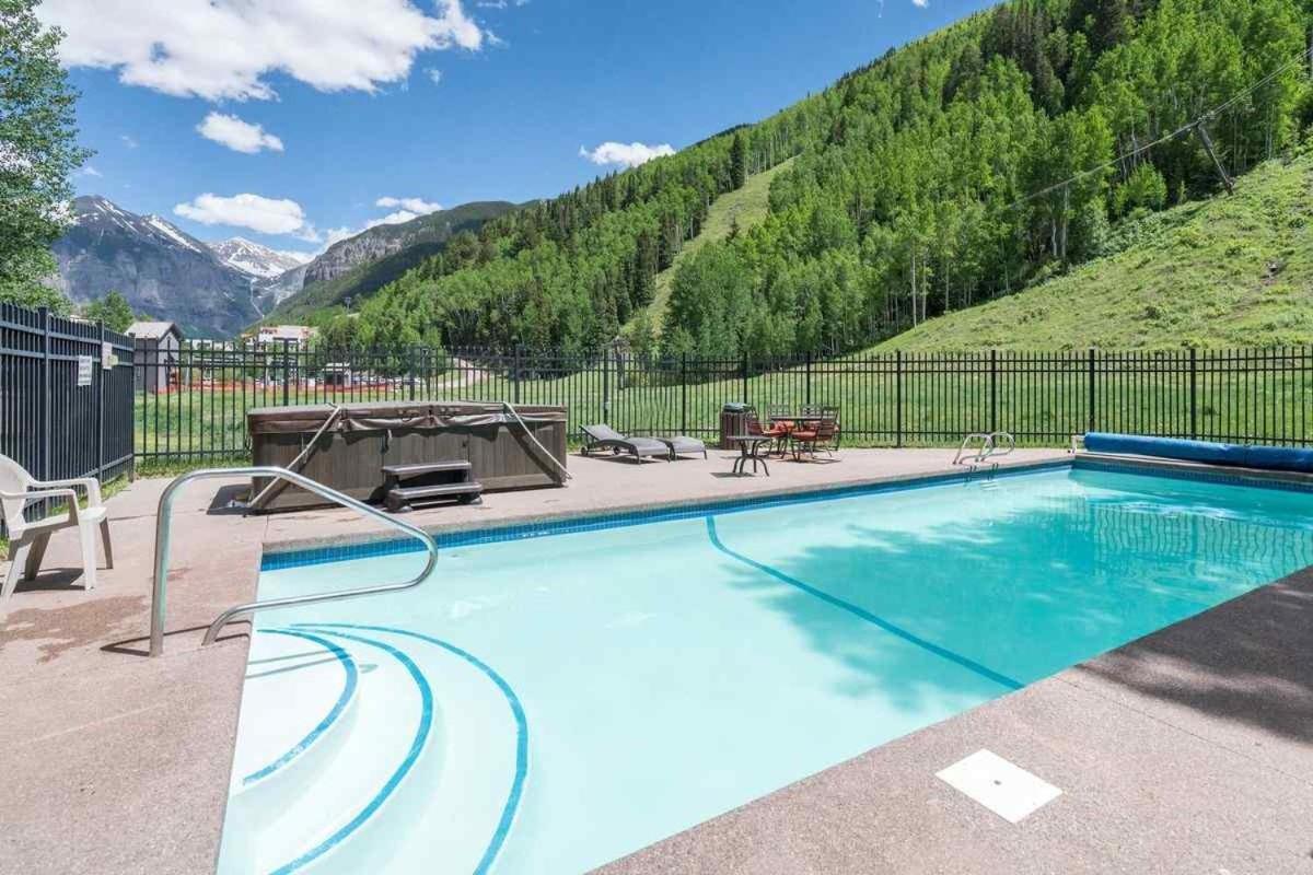 Sunny Condo, Box Canyon Views, Pool & Hot Tub