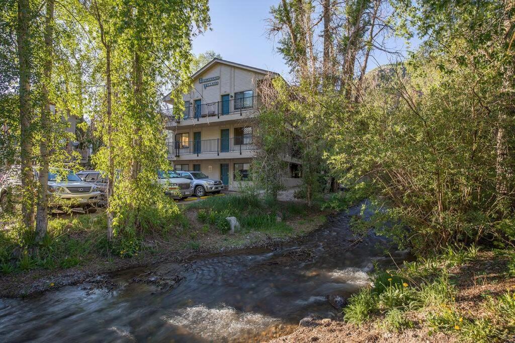 Apartment The Creekside Retreat: Steps To Of *