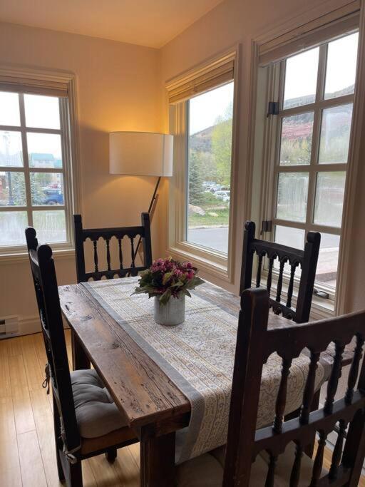 Premier Downtown With Pool, Hot Tub & Parking Apartment