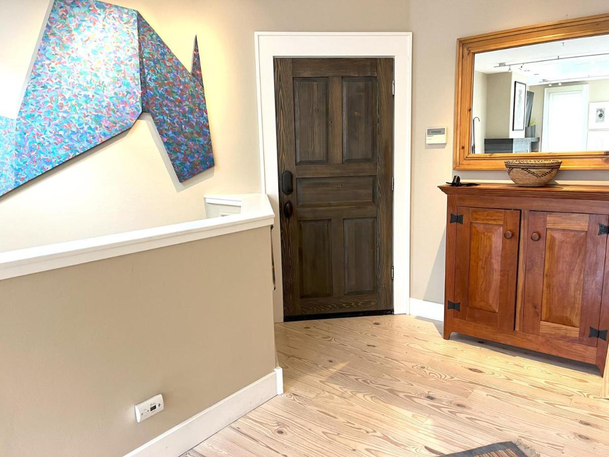 Penthouse #2 At Diamondtooth - Location And Views! Apartment