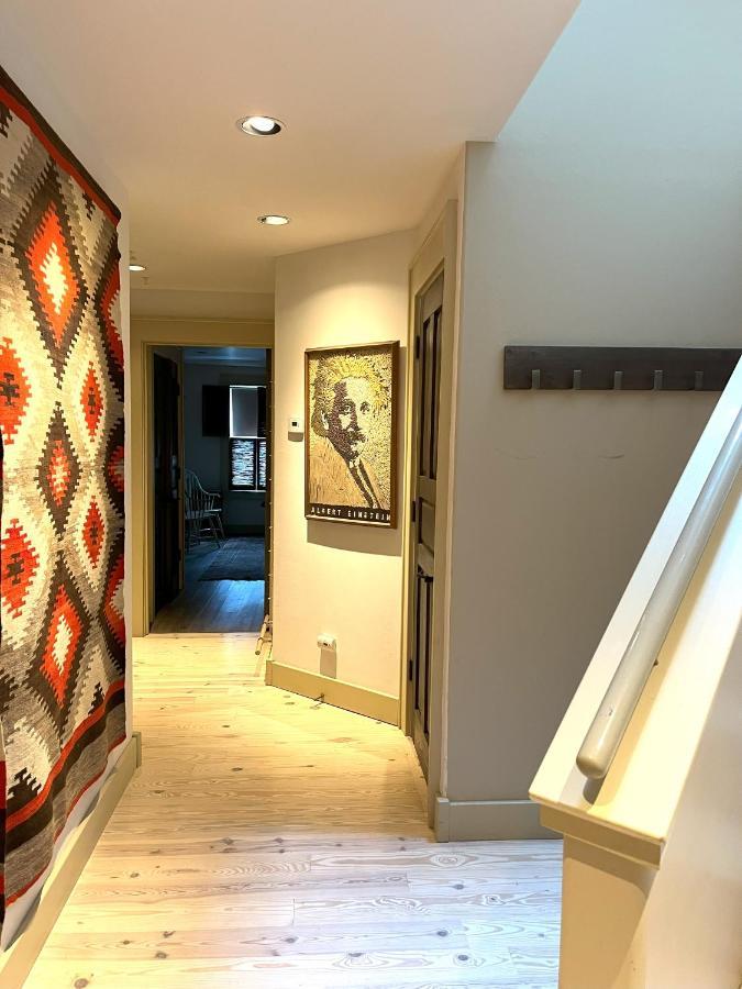 Penthouse #2 At Diamondtooth - Location And Views!