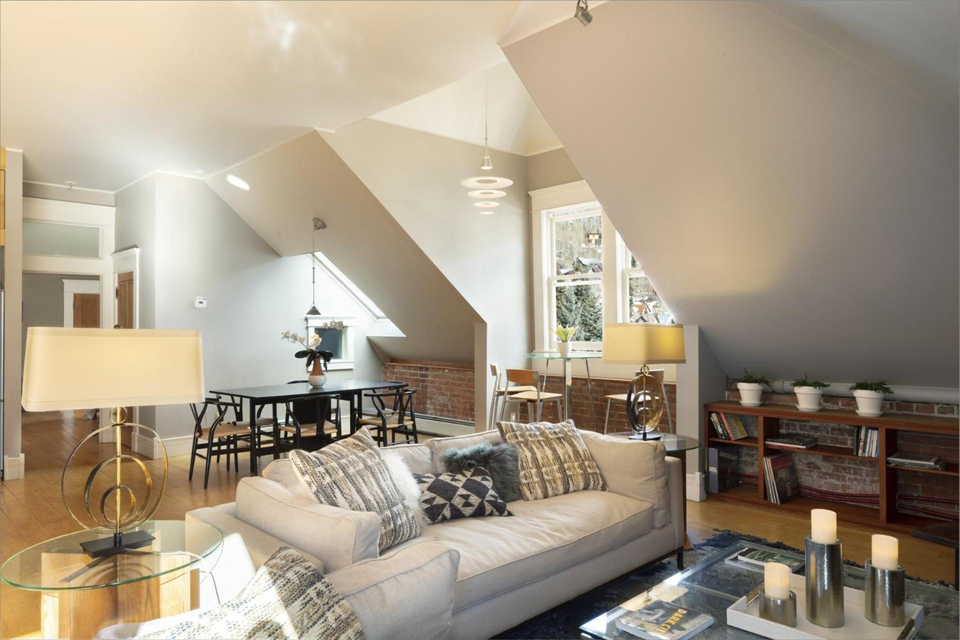 Apartment Ajax Loft Apts *