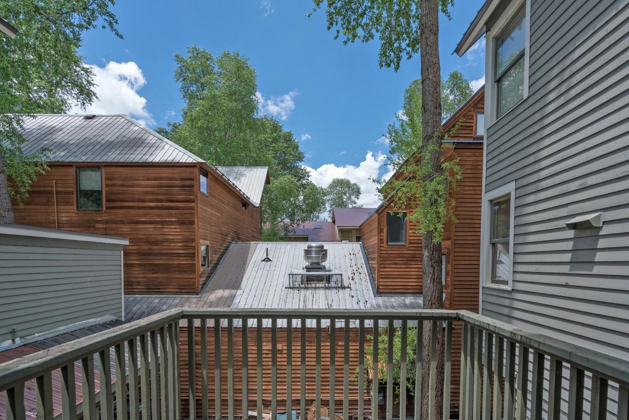 Classic Condo, Steps To Chair 7 And On Shuttle Route Holiday home *