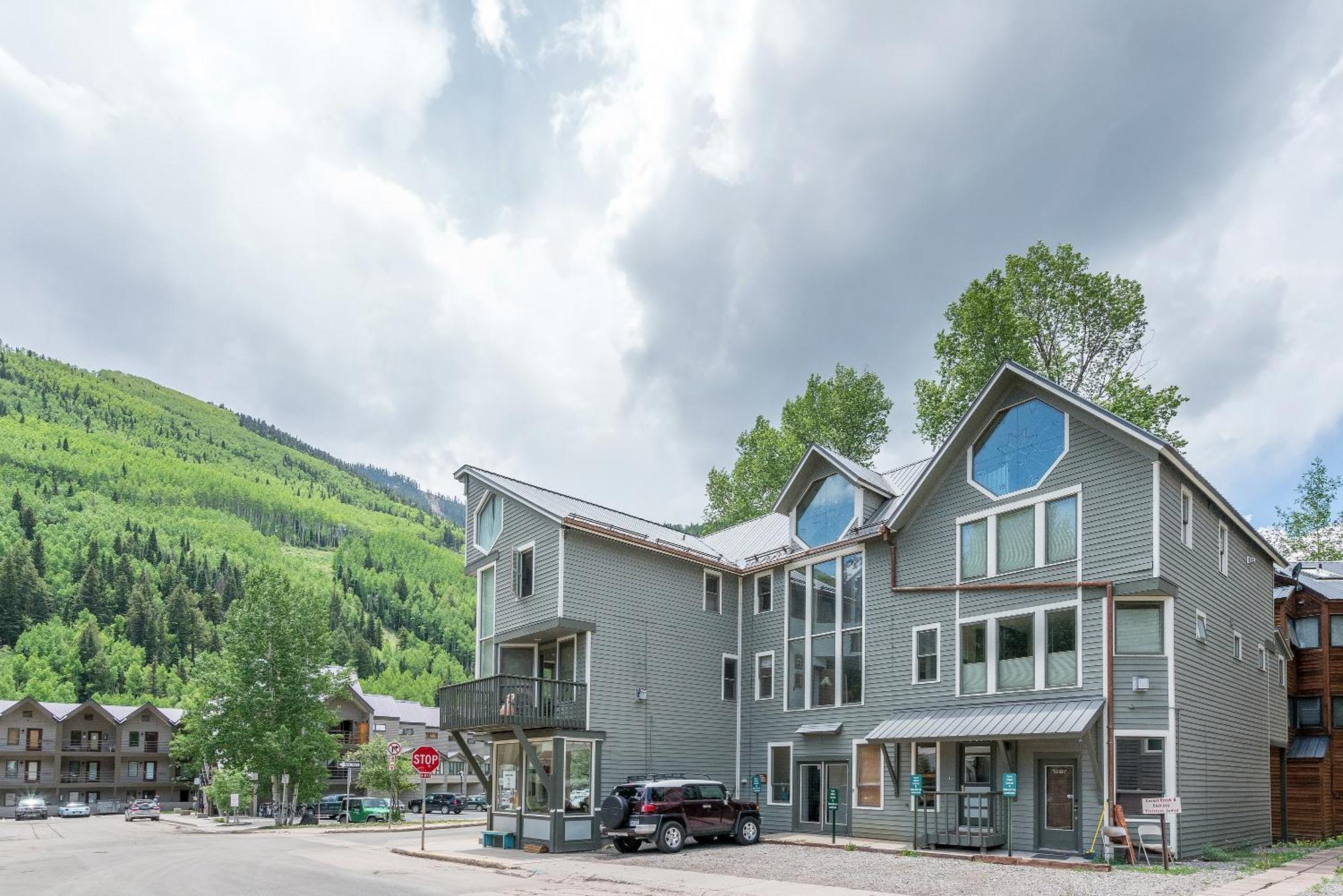 Classic Condo, Steps To Chair 7 And On Shuttle Route Holiday home