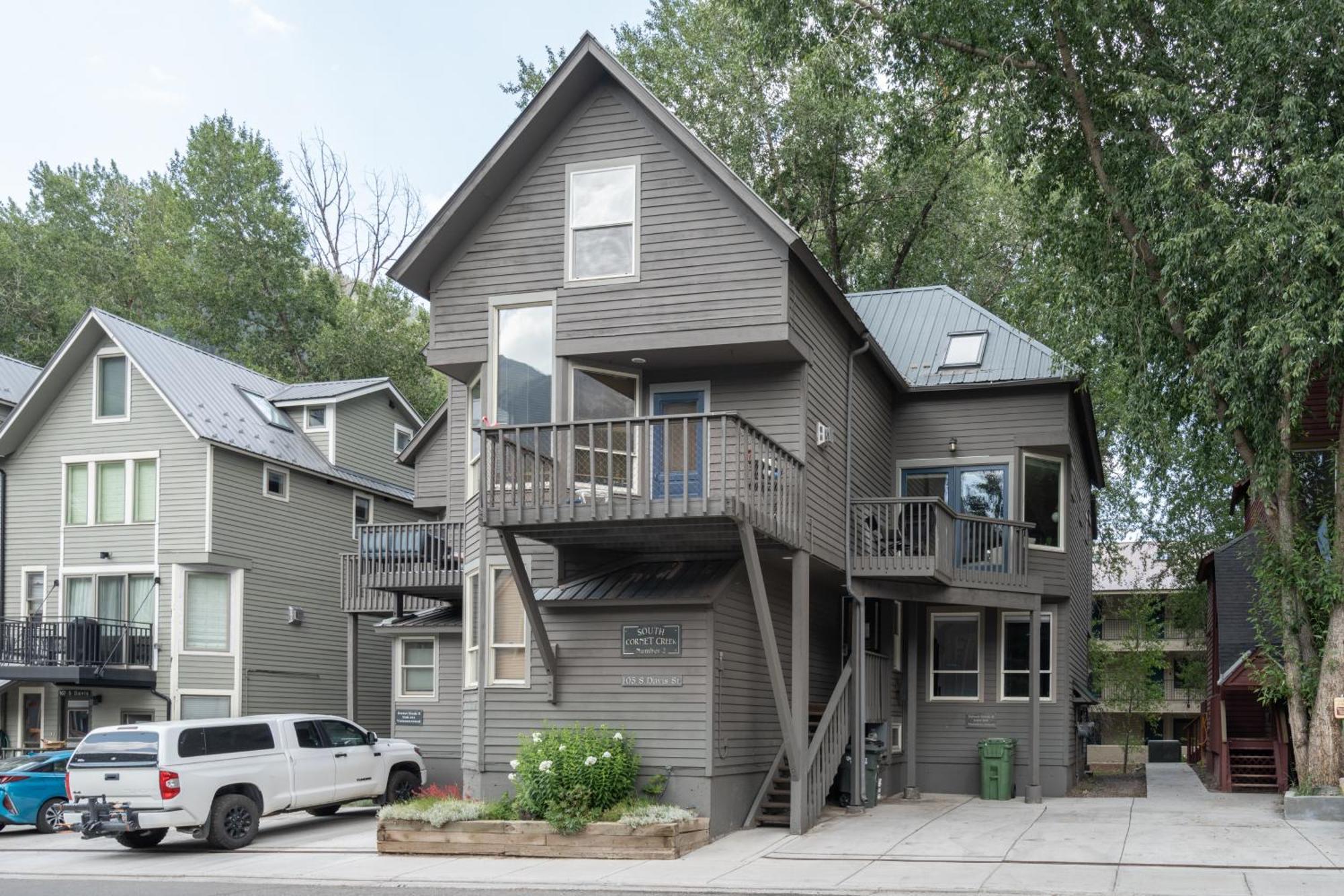 Tri-level Condo, Close To Coonskin Lift!