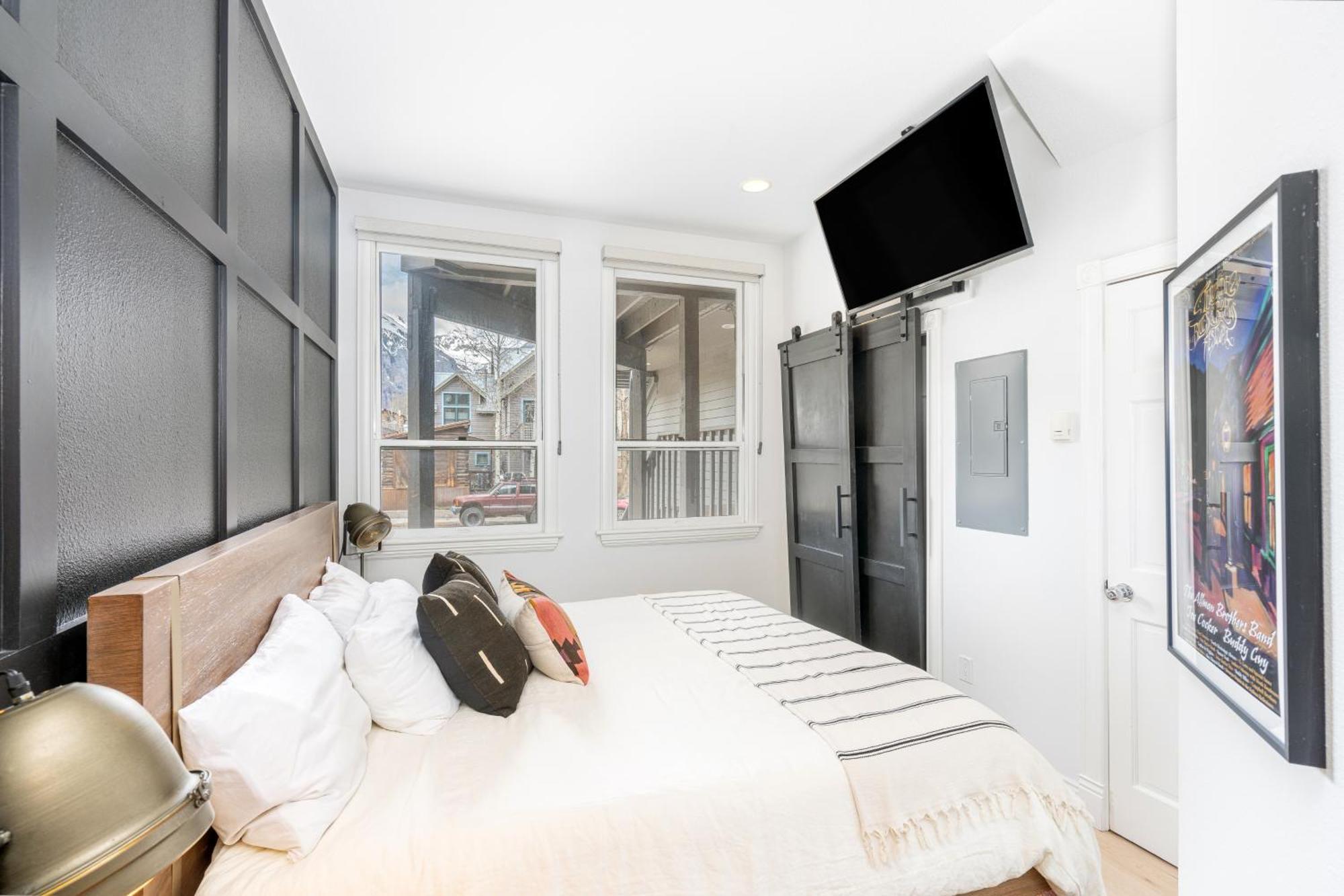 Tri-level Condo, Close To Coonskin Lift! *