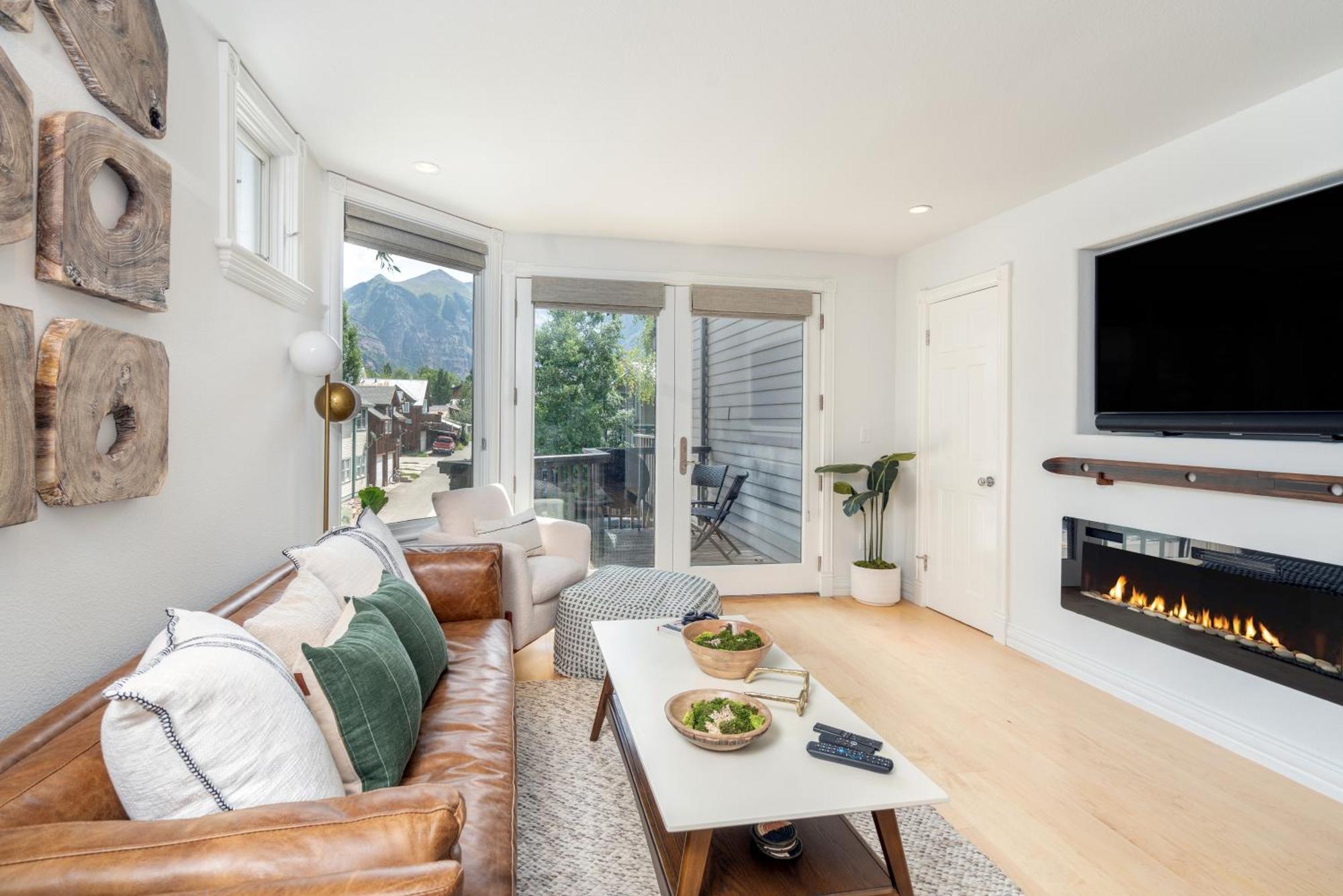 Tri-level Condo, Close To Coonskin Lift! *