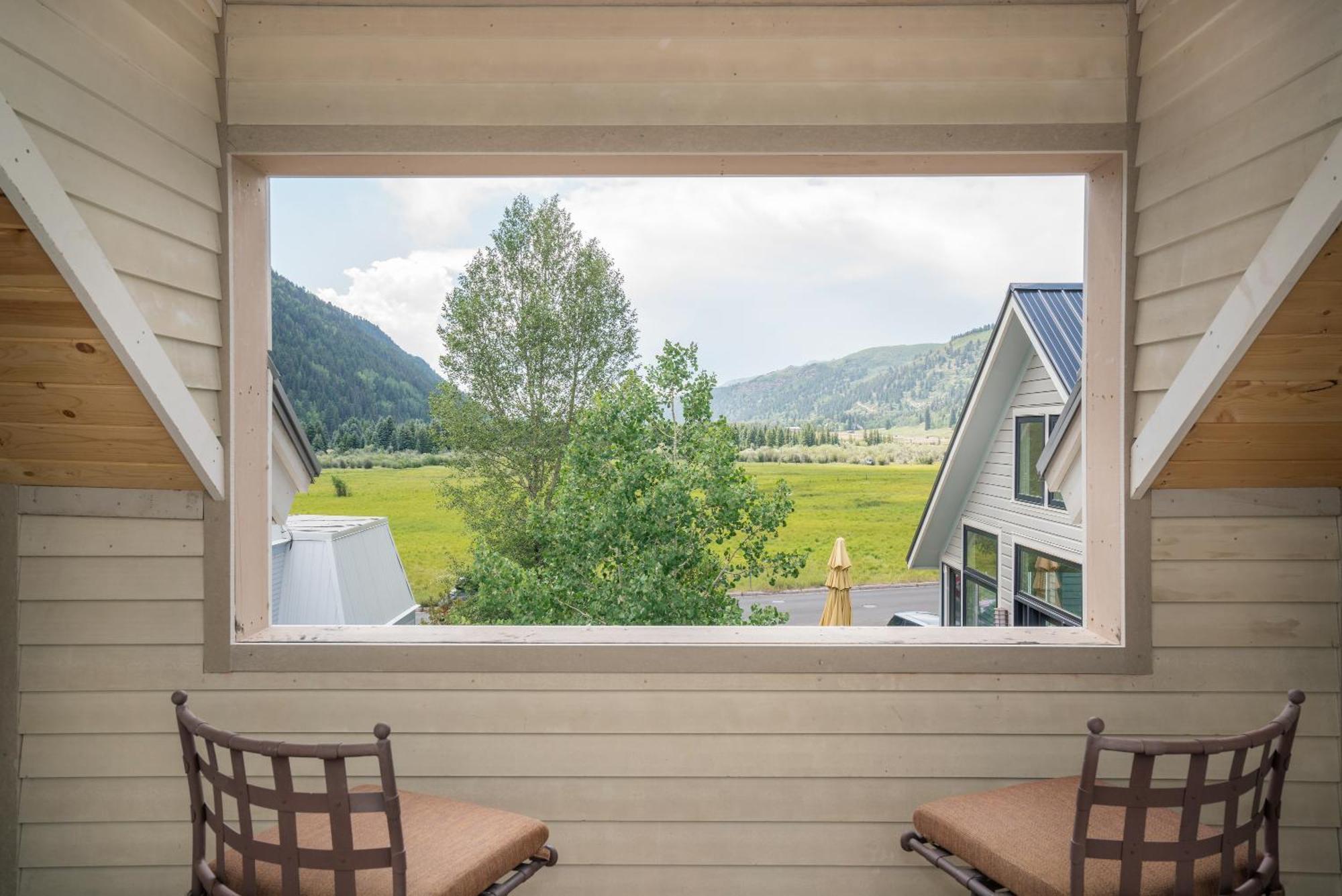 Will Brand New Mountain Contemporary Holiday home