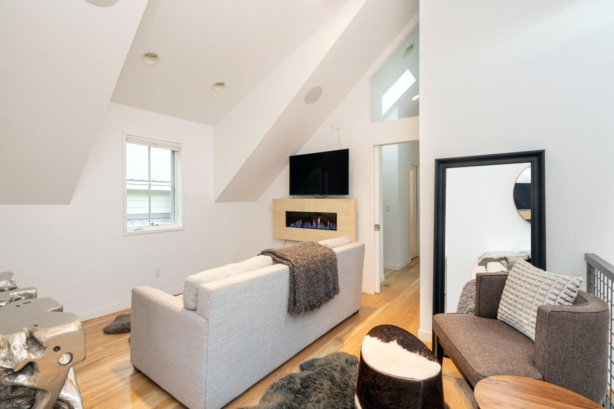 Will Brand New Mountain Contemporary Holiday home *