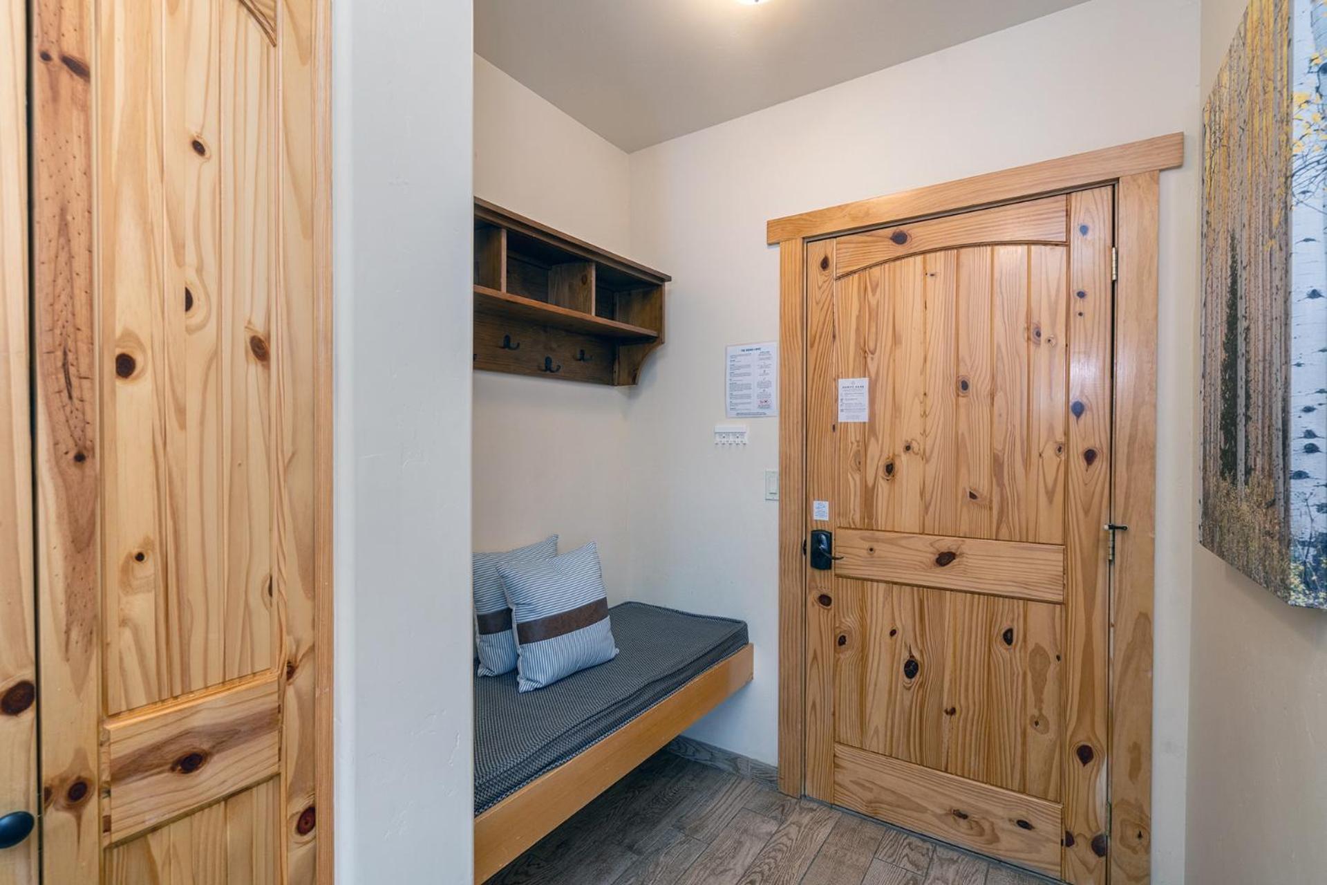 Charming W Kitchenette, Hot Tub Near River *