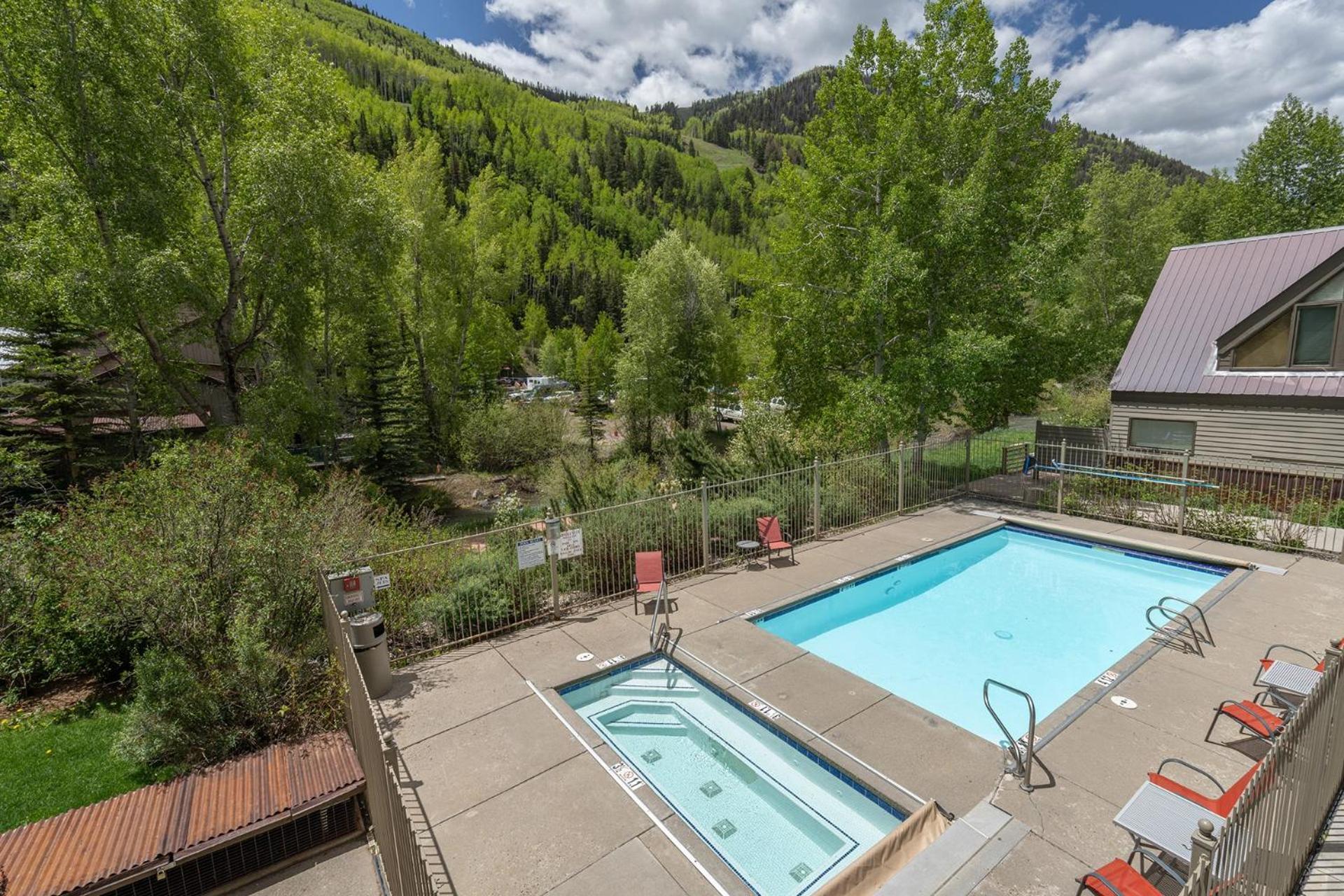 Giant Riverfront Deck W Grill, Tons Of Space Viking 100ab