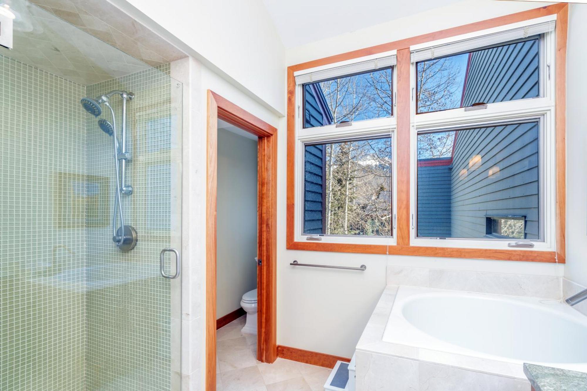 Spacious 3 Bedroom Easy Walk To Grocery Store And Chairlift 7 Holiday home *