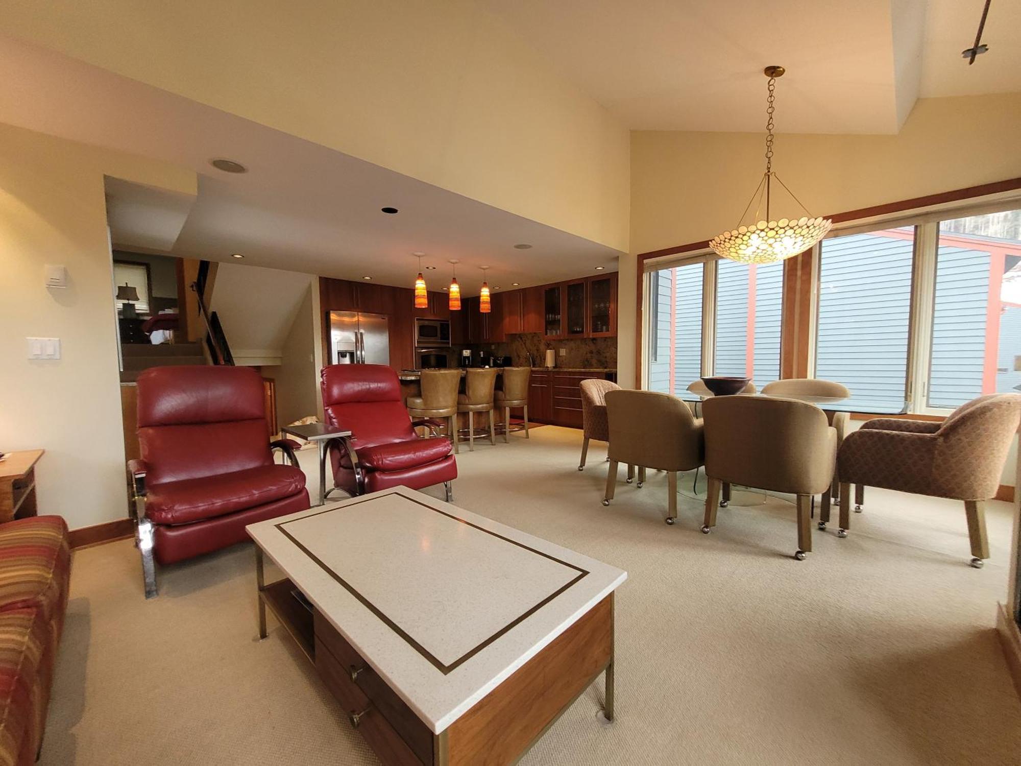 Spacious 3 Bedroom Easy Walk To Grocery Store And Chairlift 7 Holiday home