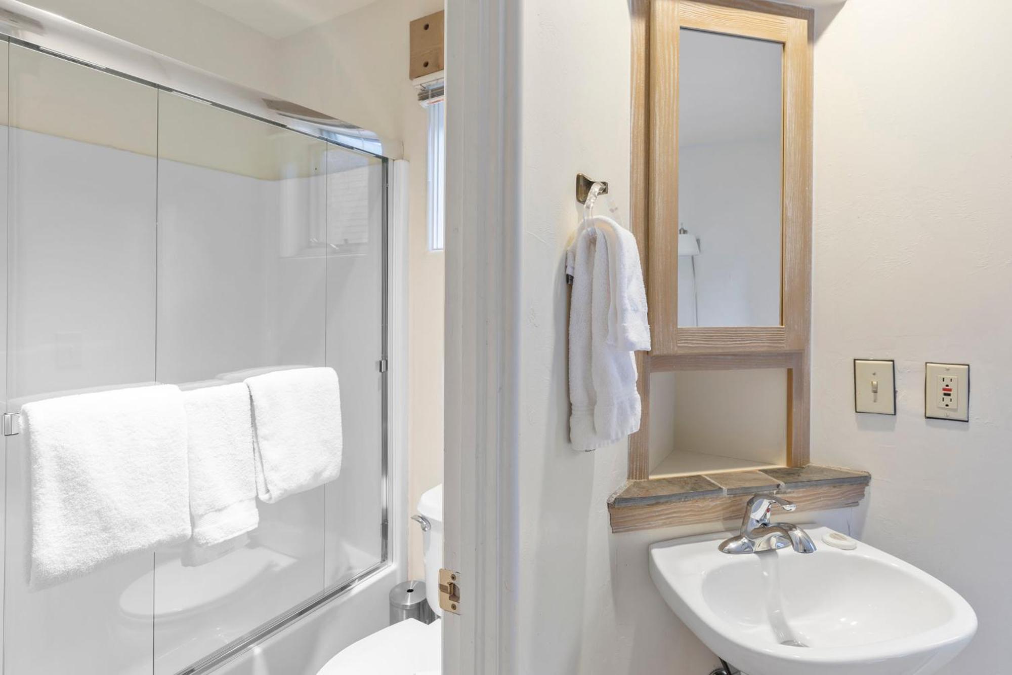 In Out 5 Minute Walk To Everything *