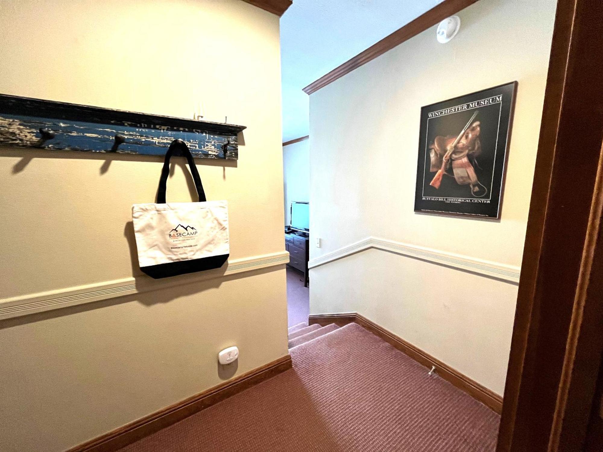 Village Hideaway - Convenience!