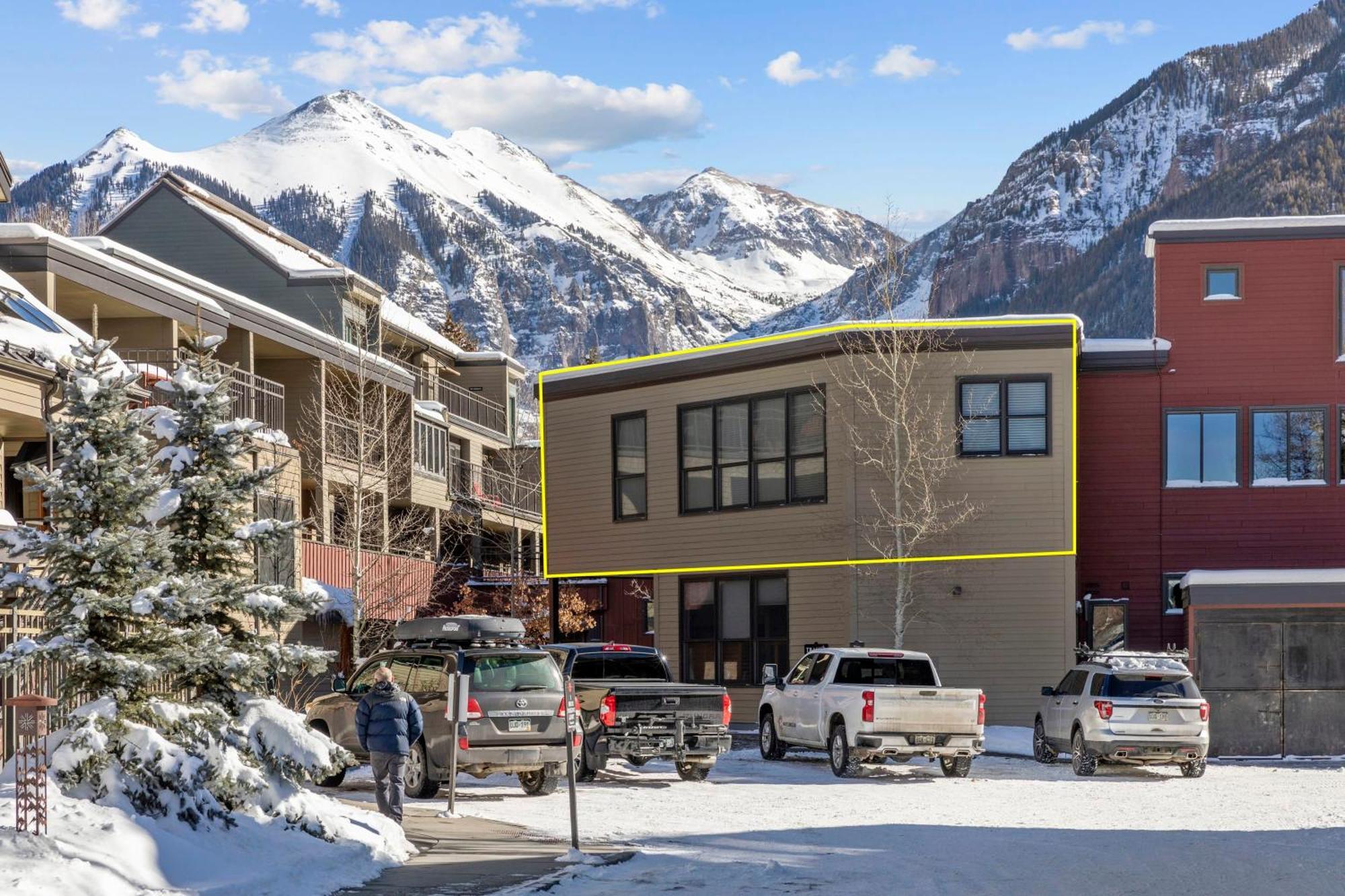 - Steps From The Slopes Hotel