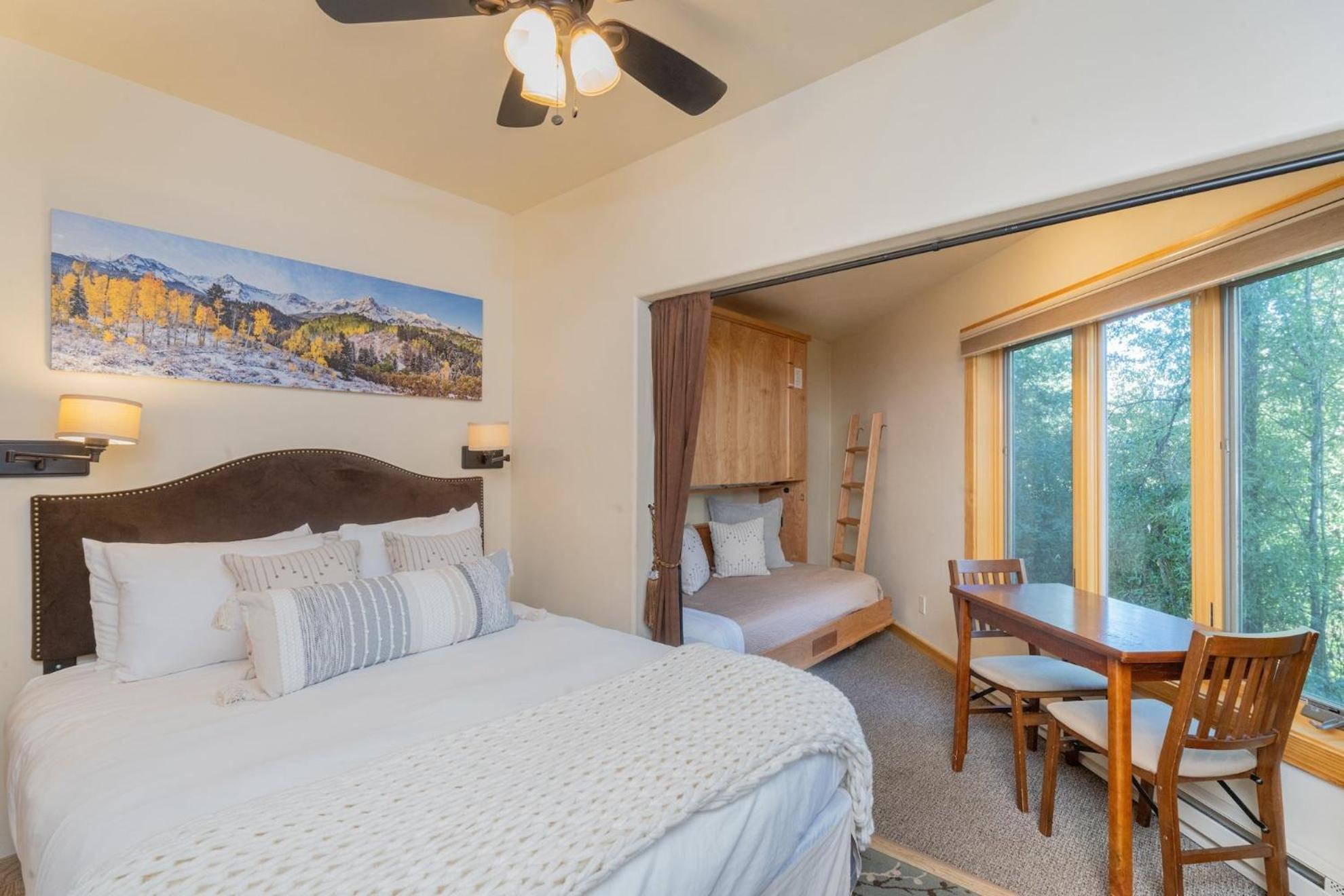Charming W Kitchenette, Hot Tub Near River Apartment