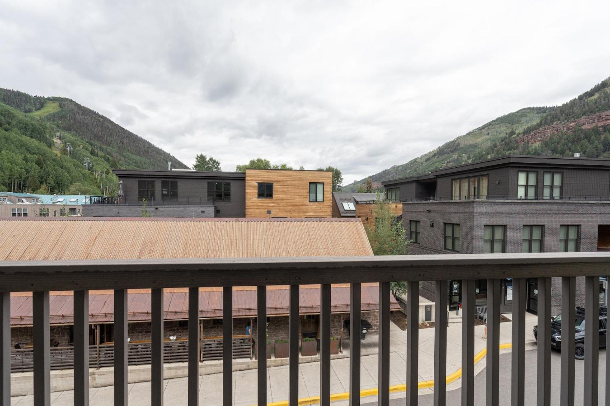 Comfy Casual Near Gondola & Main Street! Needle Rock 3 Apartment Telluride