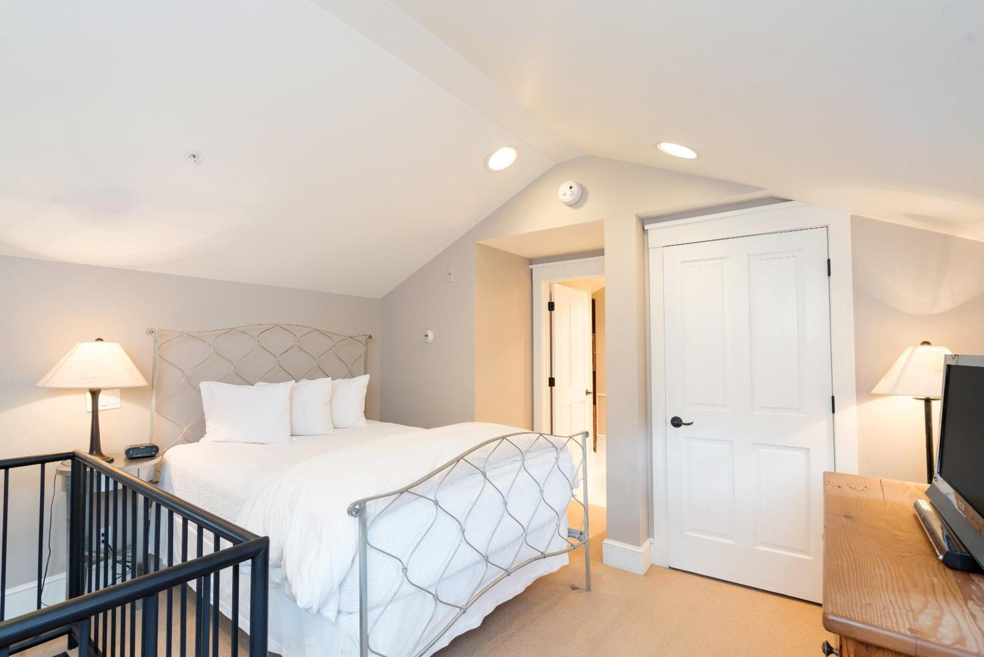 River Club 304 Apartment
