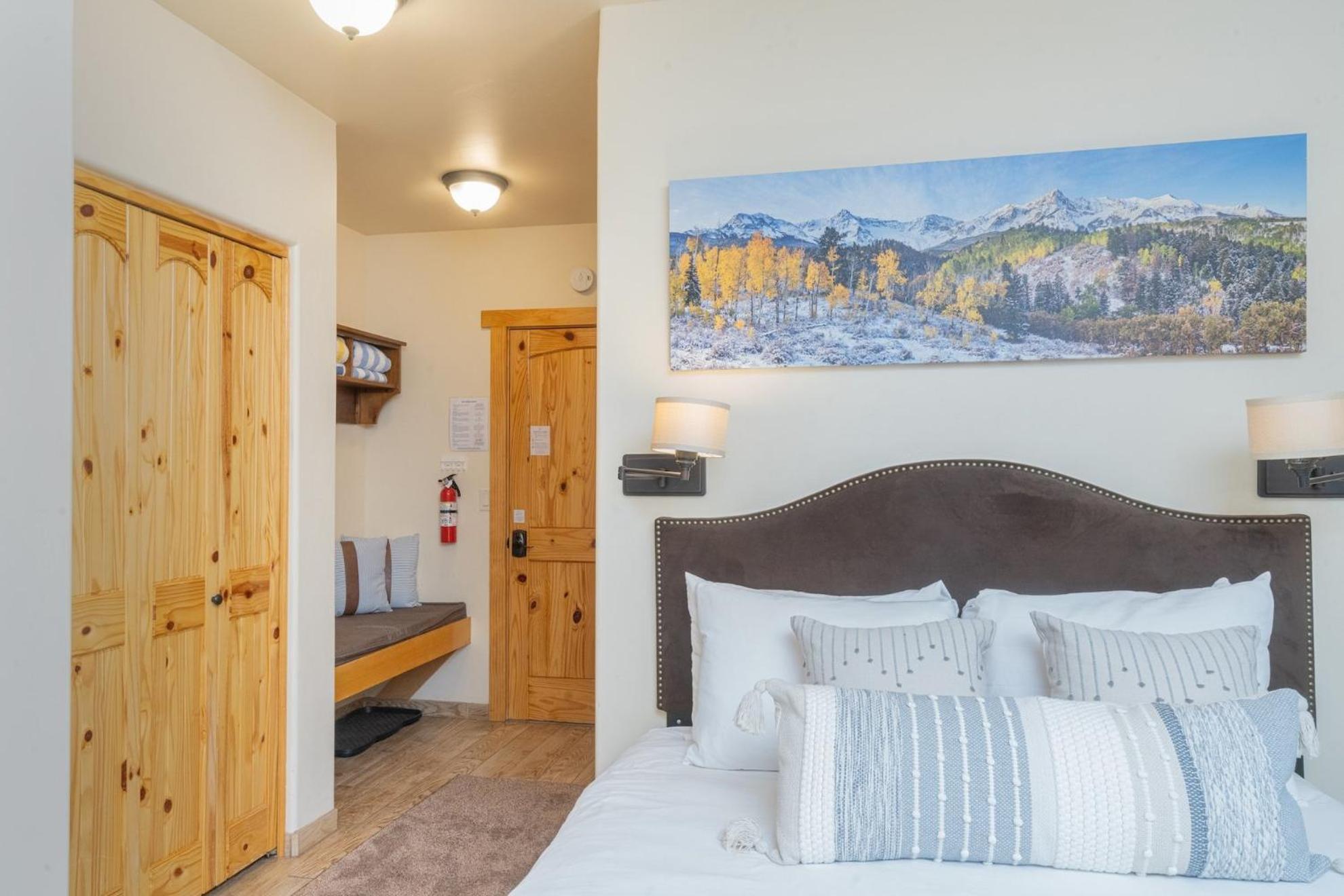 Giant Riverfront Deck W Grill, Tons Of Space Viking 100ab Apartment Telluride