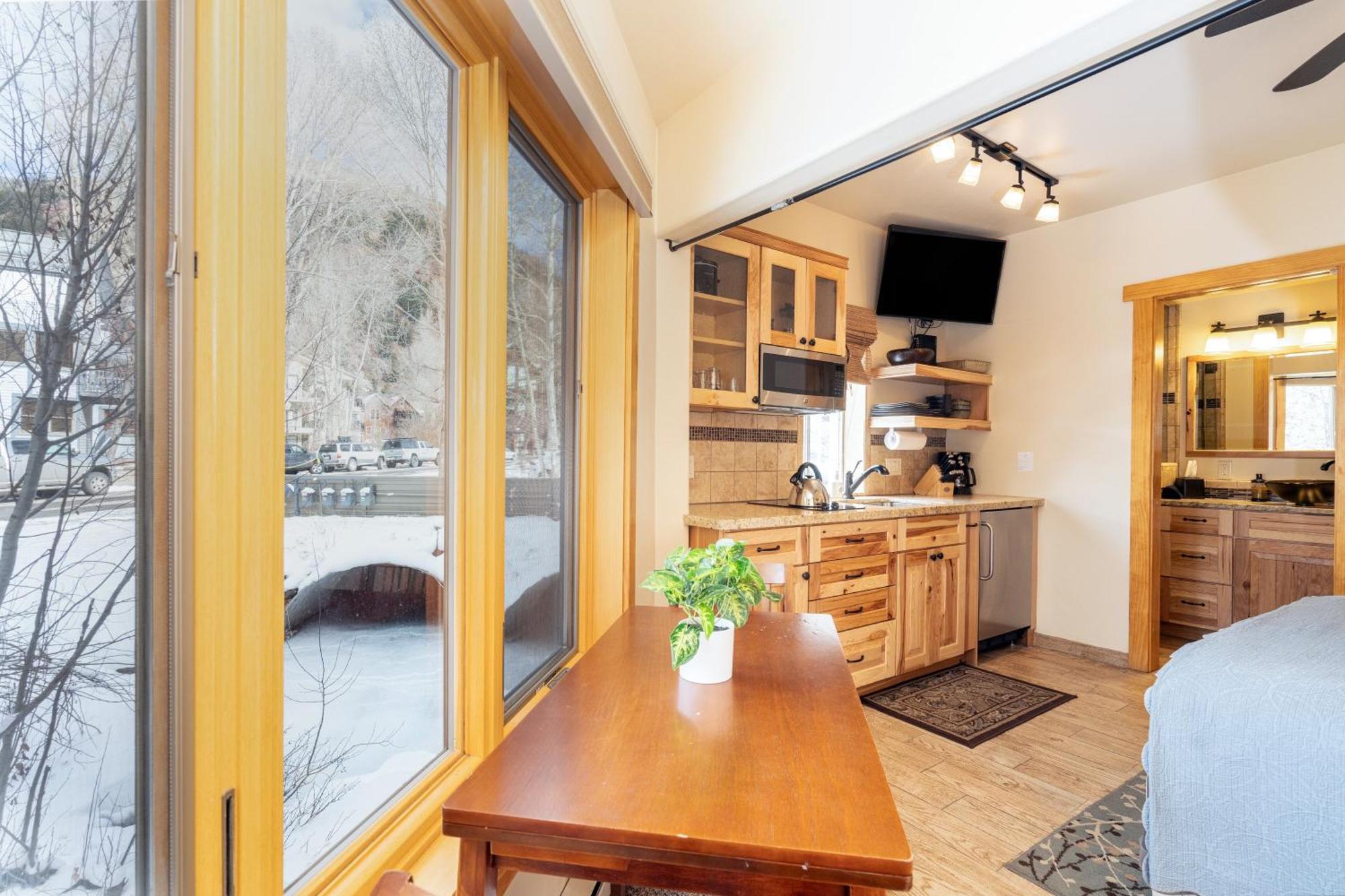 Giant Riverfront Deck W Grill, Tons Of Space Viking 100ab *