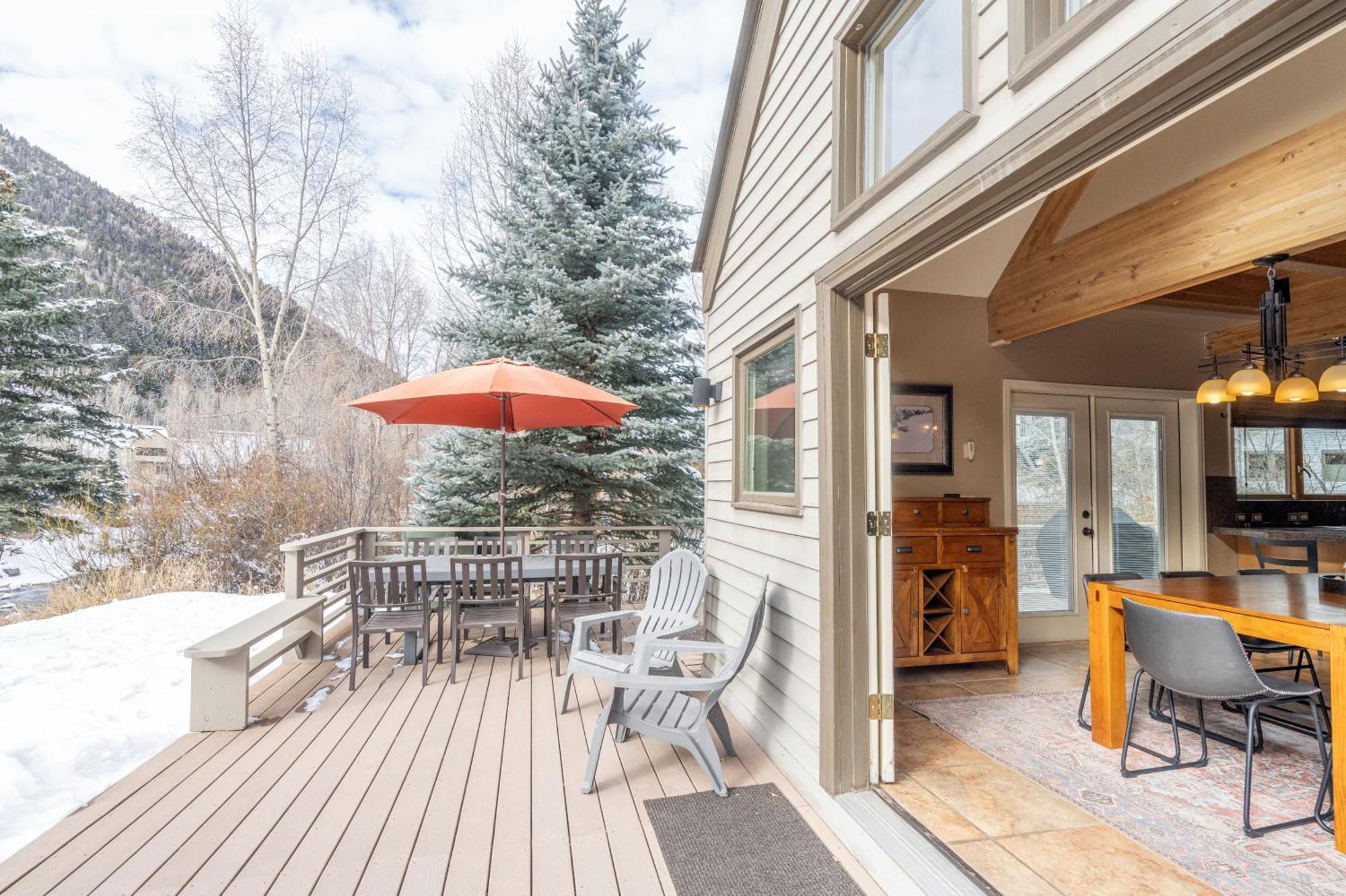Giant Riverfront Deck W Grill, Tons Of Space Viking 100ab Apartment
