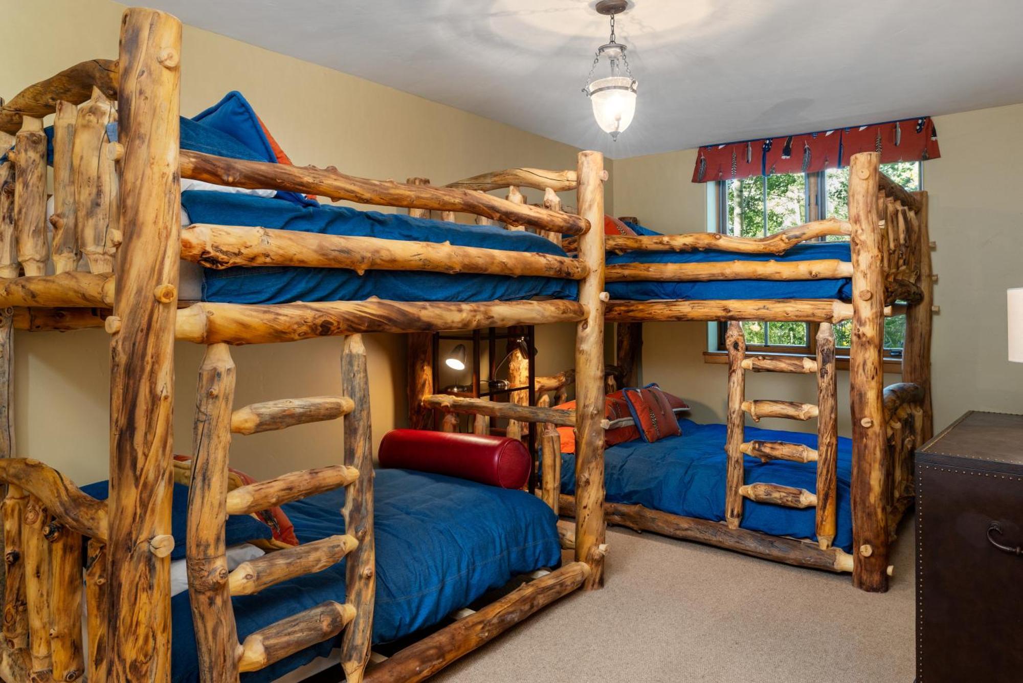 Villa Bear - Modern Log At Easy Ski-in-out Location Telluride