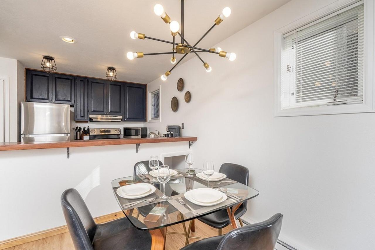 Comfort, Style, Short Walk To Town Park & Gondola Apartment *