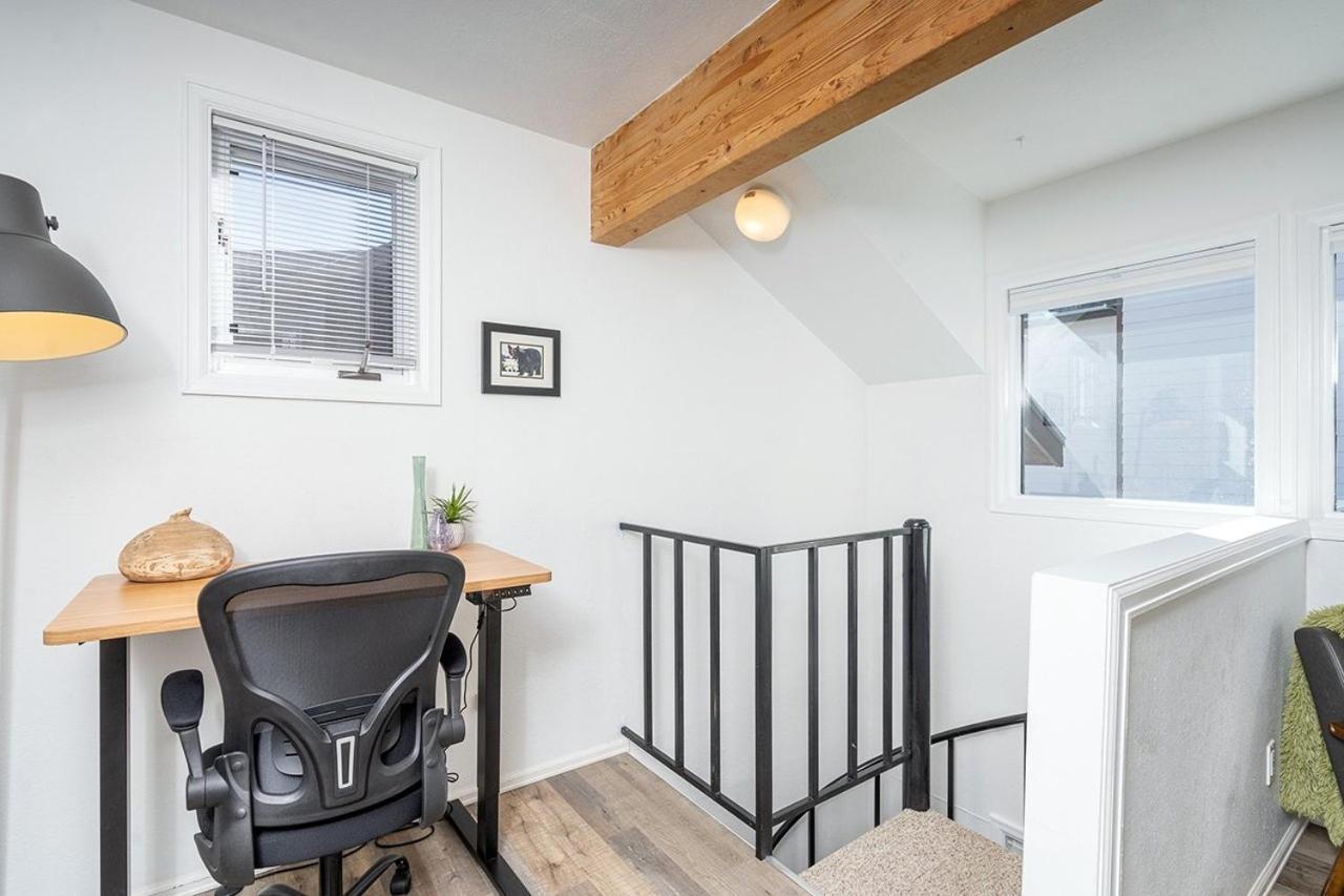Comfort, Style, Short Walk To Town Park & Gondola *