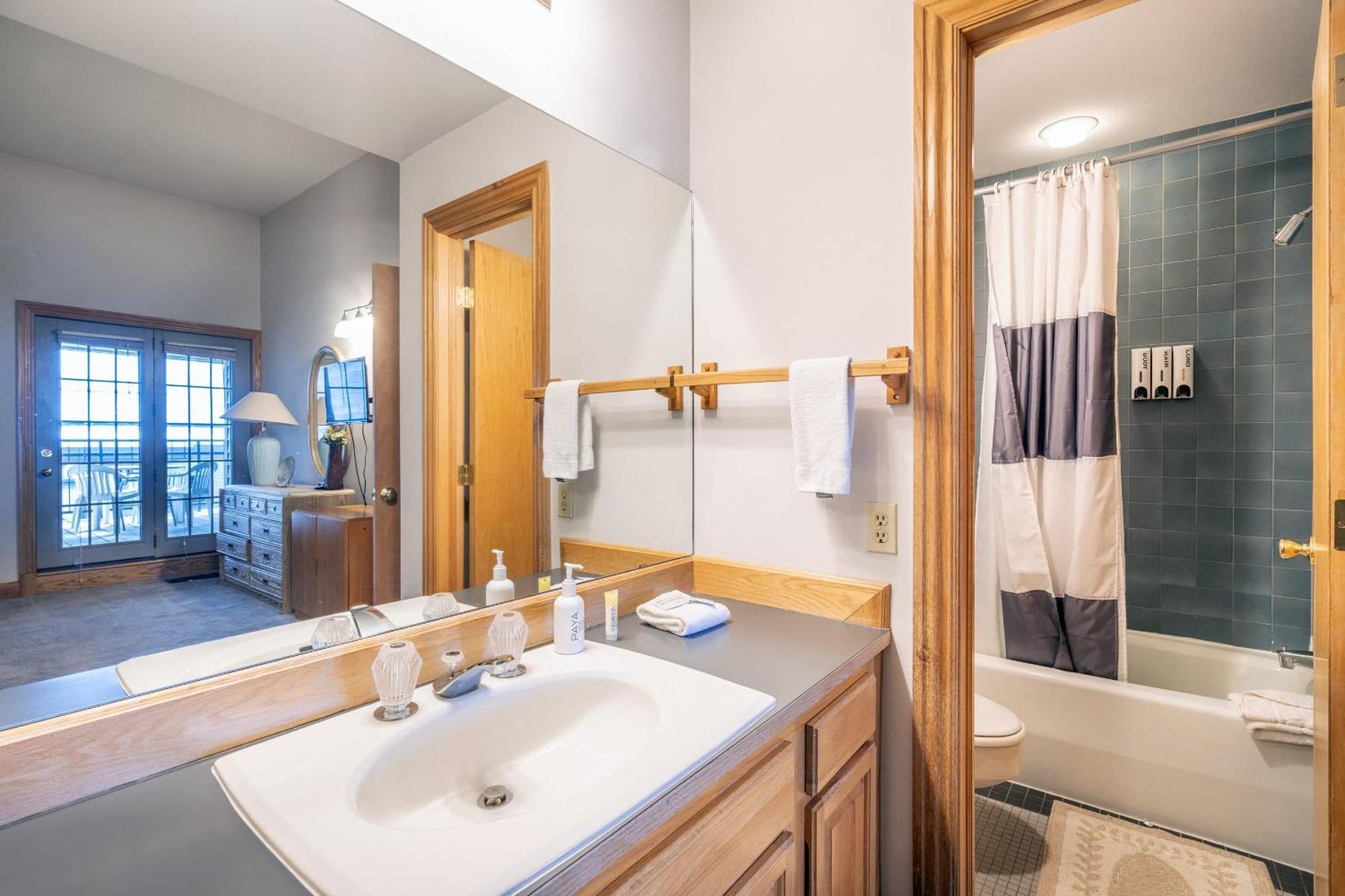 Cimarron 27 By Avantstay Ski-inski-out In Complex W Two Hot Tubs Permit10026 Holiday home *