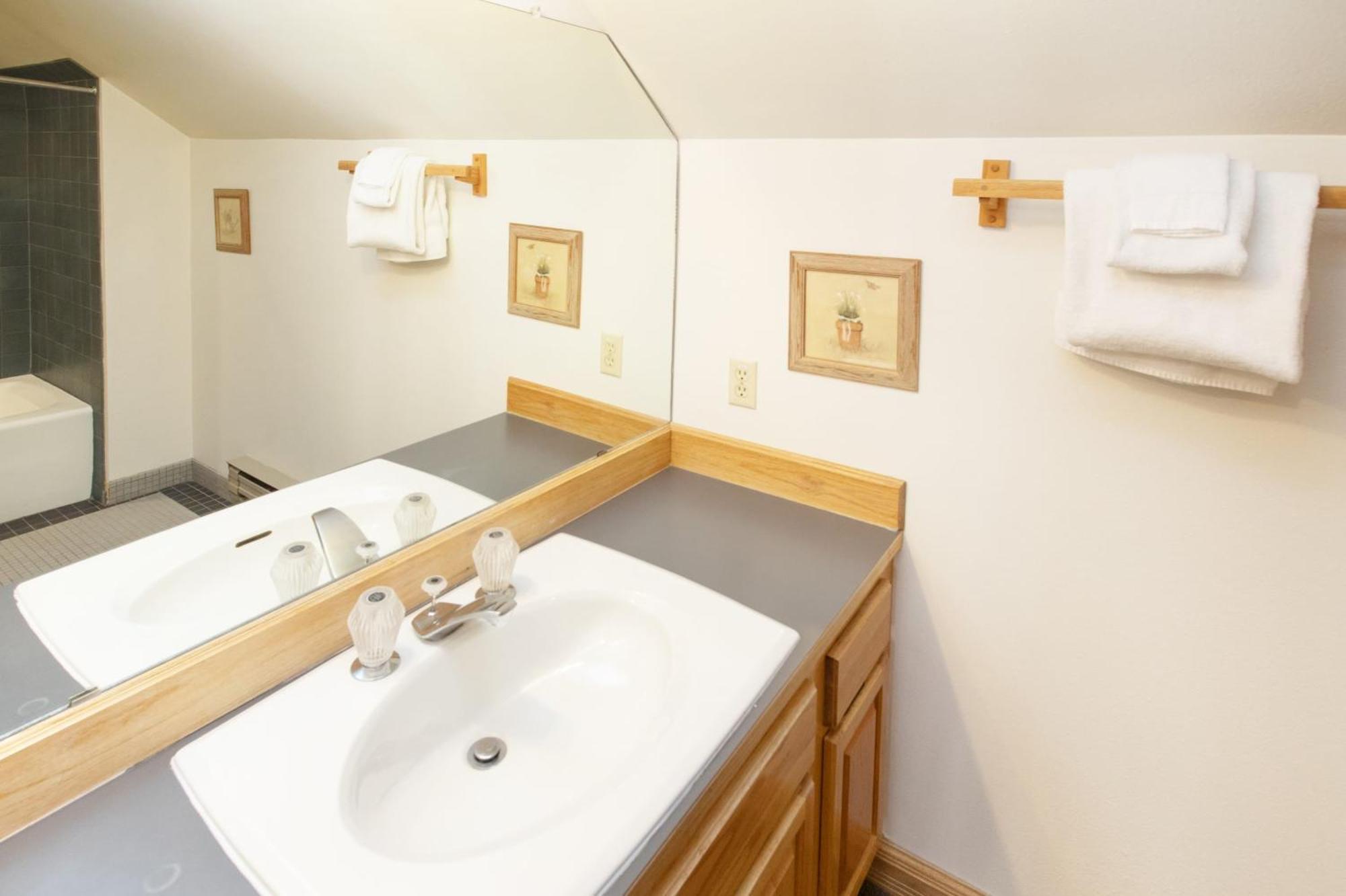 Cimarron 7 By Avantstay Ski-inski-out In Complex W Two Hot Tubs