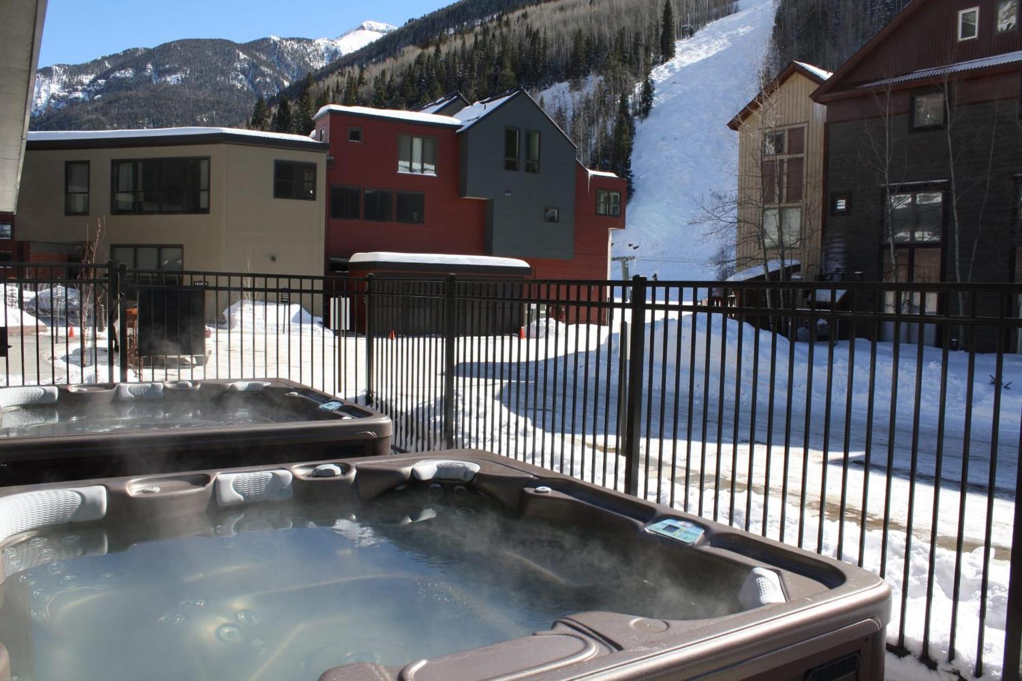 Cimarron 22 By Avantstay Ski-inski-out In Complex W Two Hot Tubs Permit12986