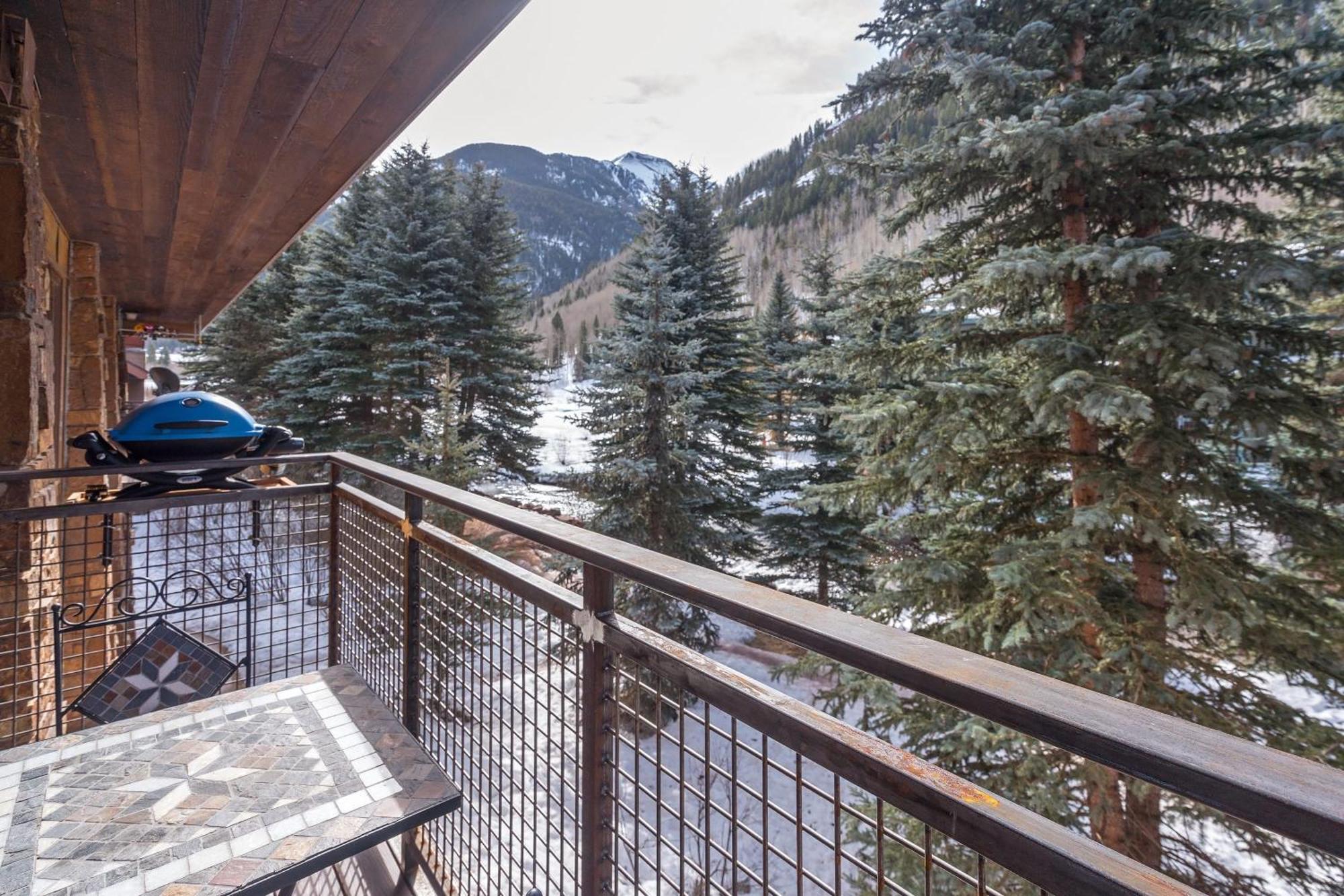 Ghostriders 5 By Avantstay 2 Bedroom Near Main Street Hiking Skiing Str Permit 3571 Holiday home