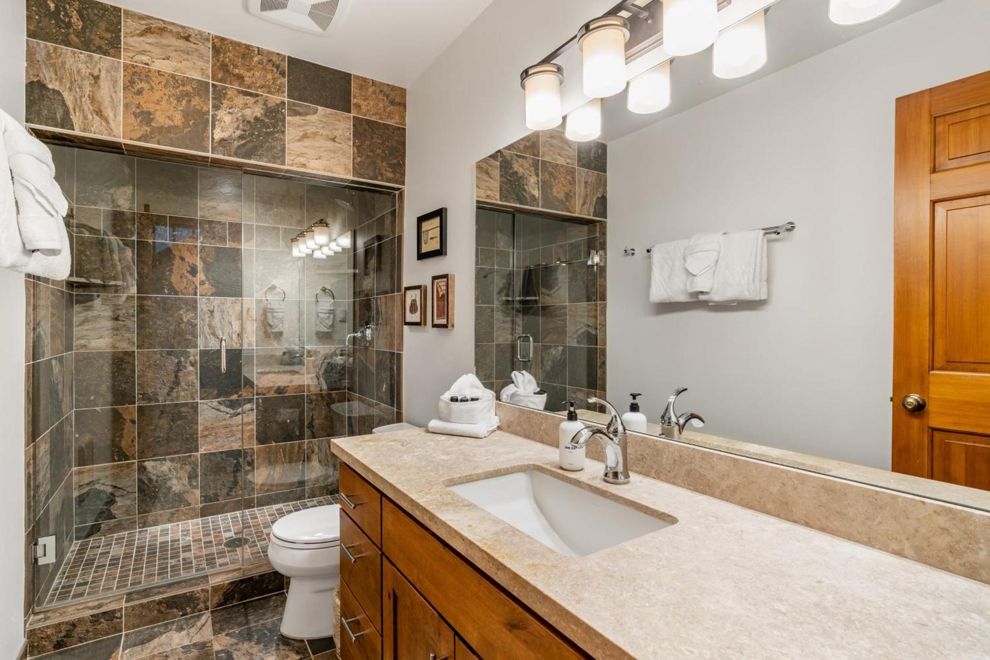 Riverside C202 By Avantstay Close To Downtown Town Park Lift 8 *