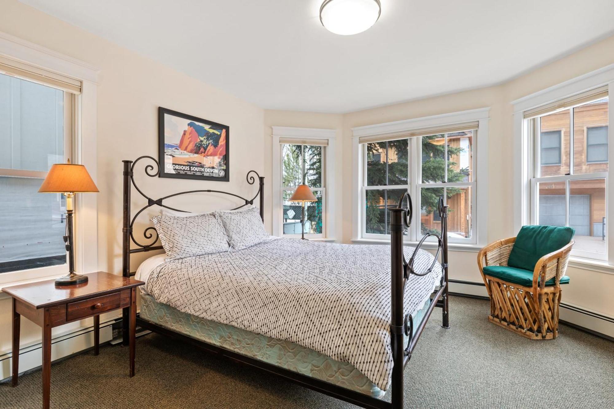 Holiday home Legacy House By Avantstay Beautiful 4bdr In Great Location W Hot Tub