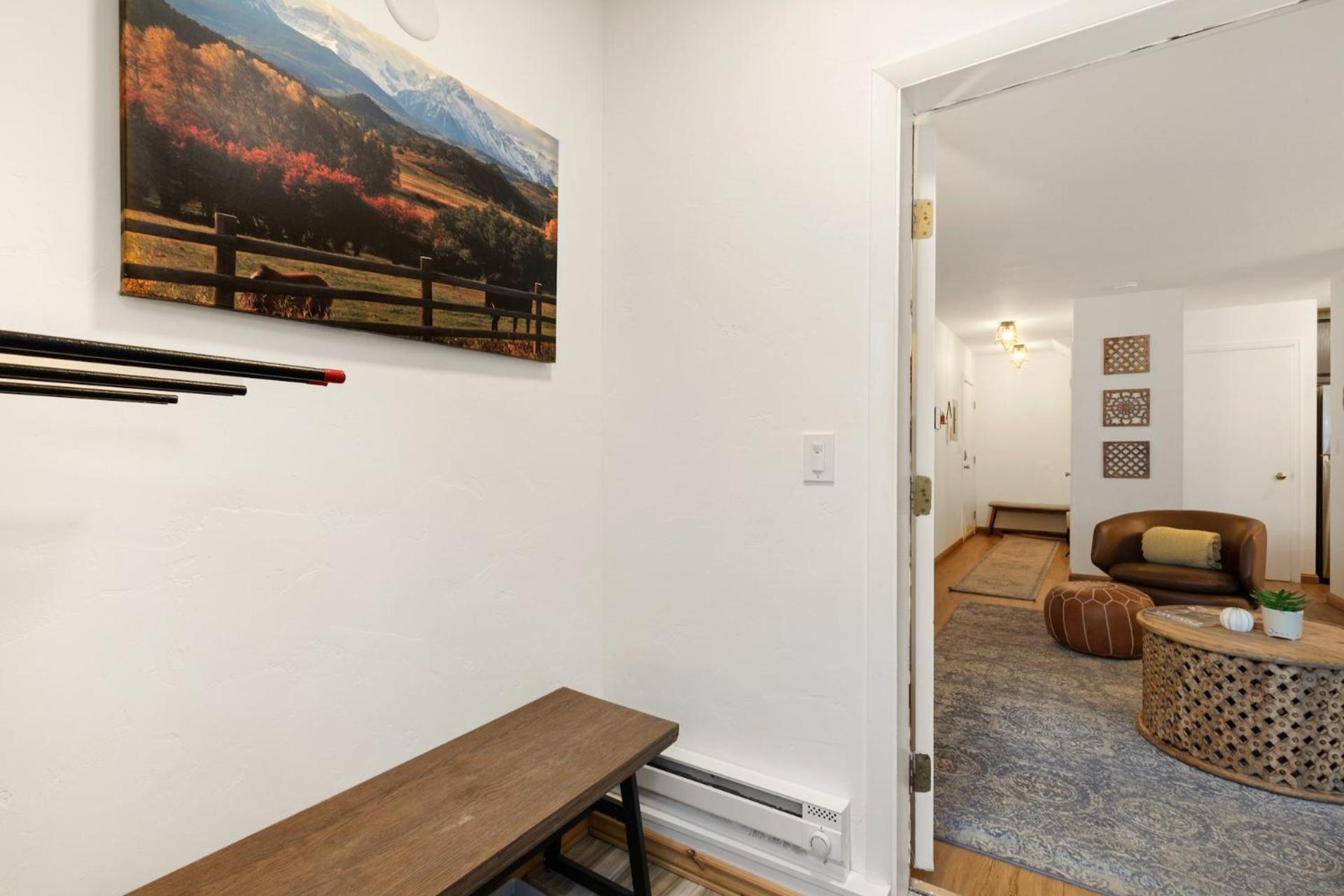 Comfort, Style, Short Walk To Town Park & Gondola
