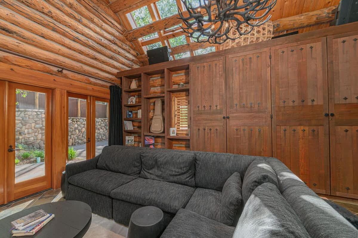Absolutely Amazing Slopeside Mountain With Chalet
