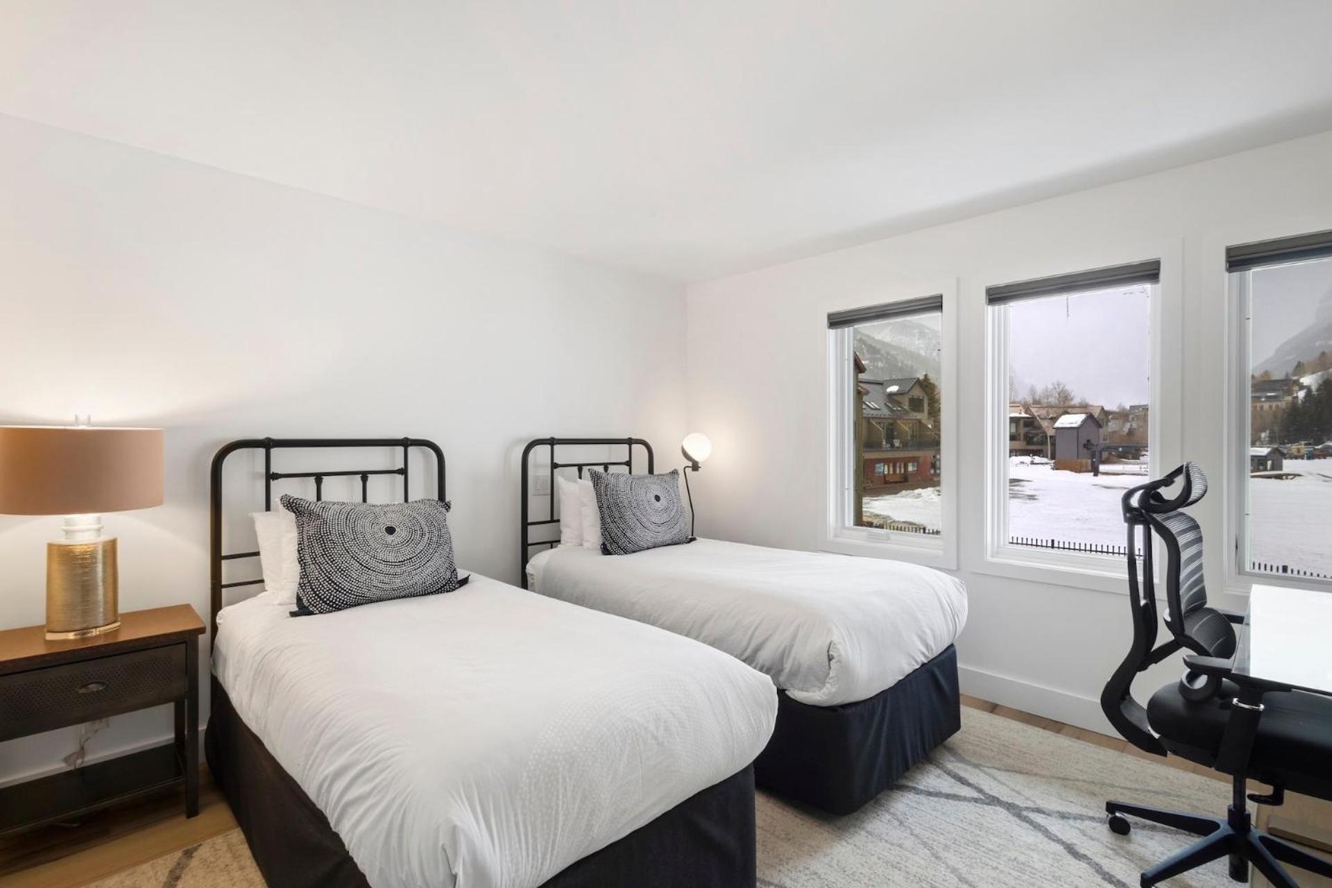 Apartment Sunny Condo, Box Canyon Views, Pool & Hot Tub *