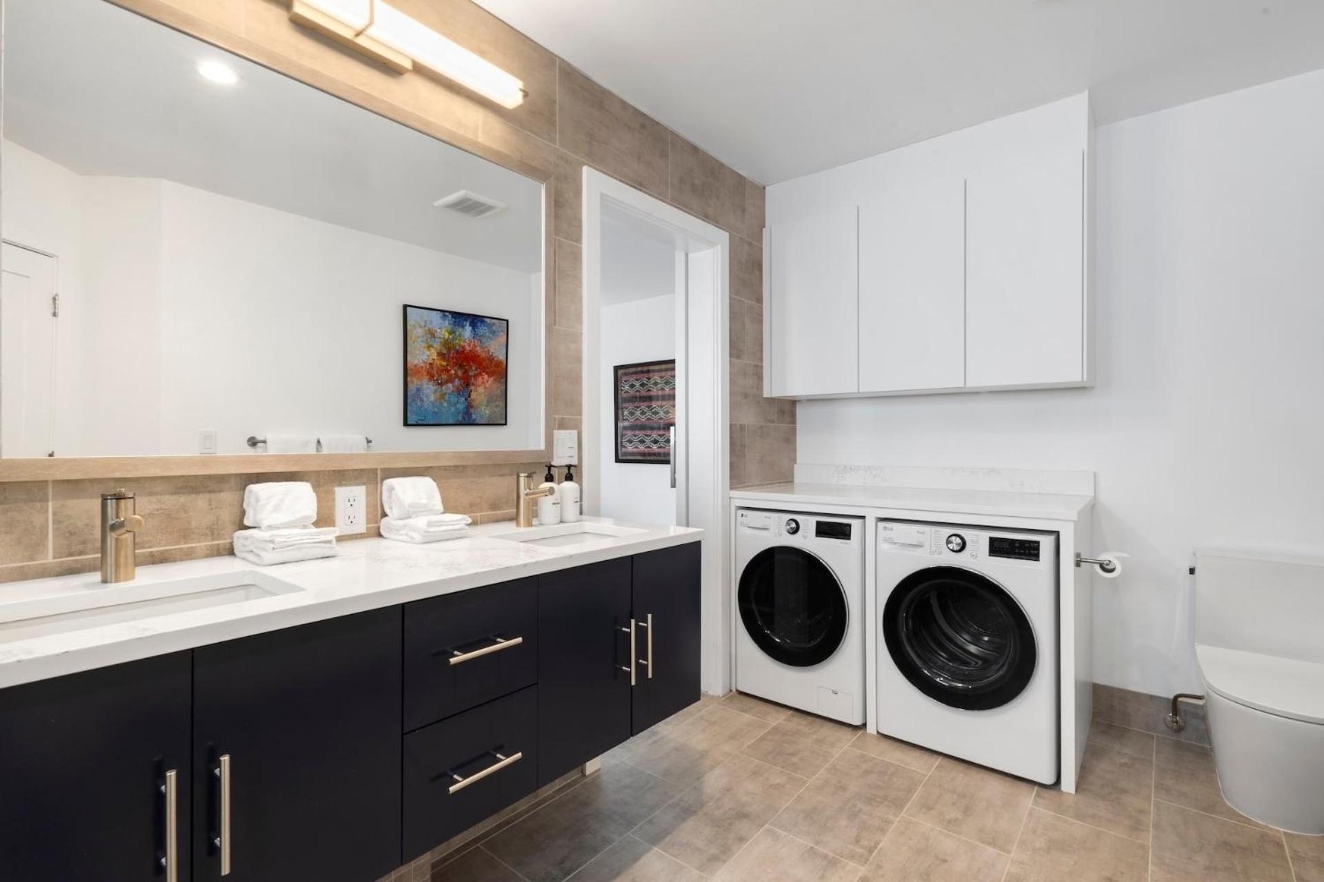 Sunny Condo, Box Canyon Views, Pool & Hot Tub