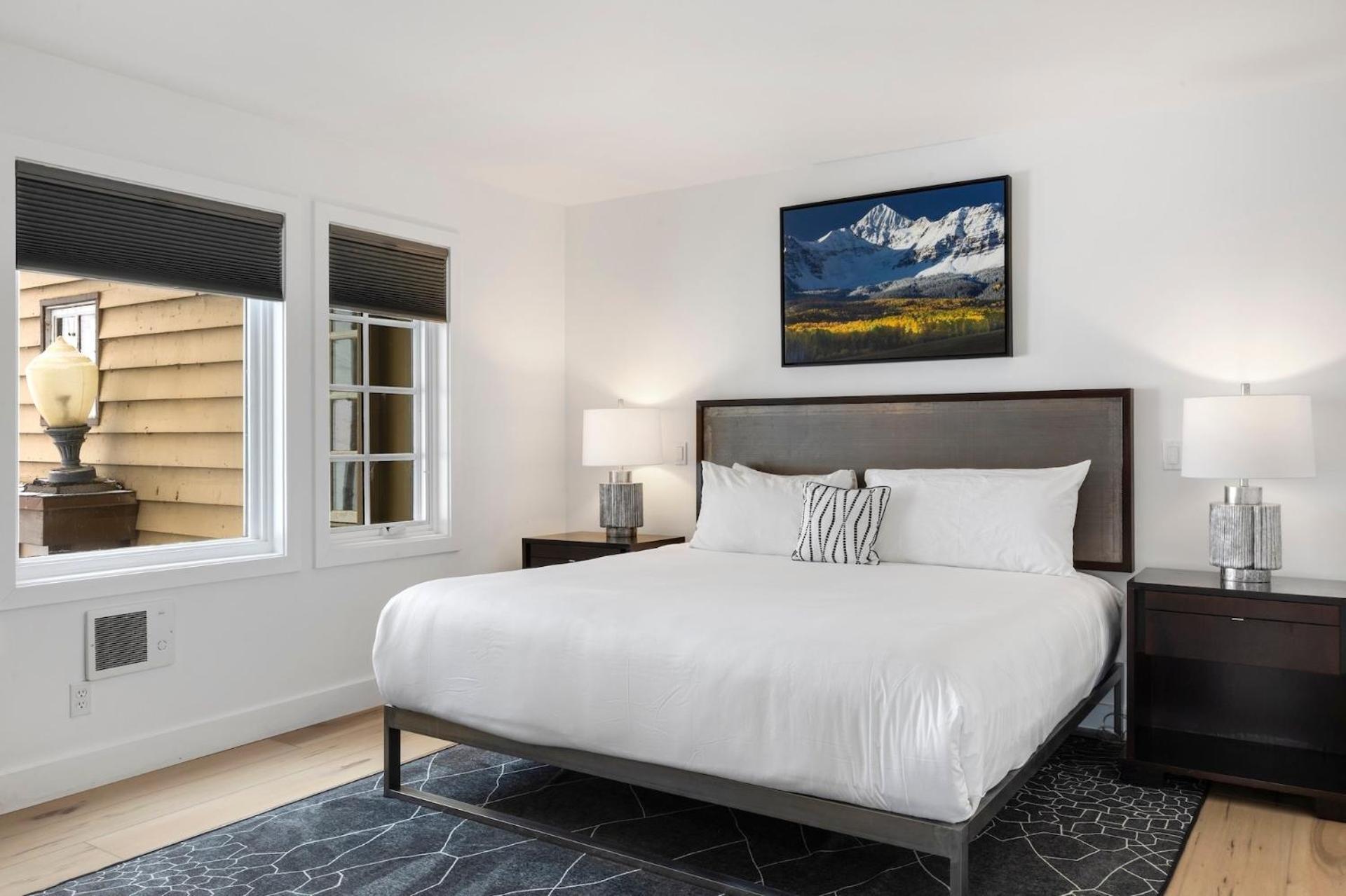 Sunny Condo, Box Canyon Views, Pool & Hot Tub Apartment *