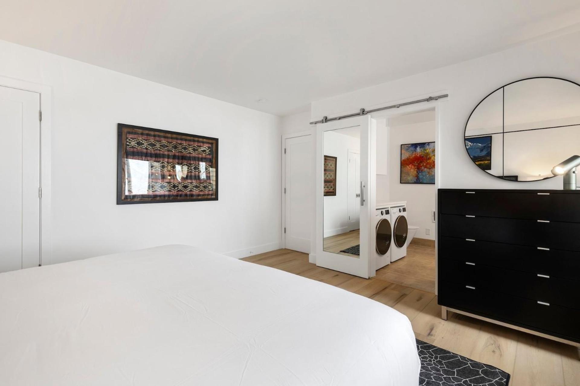 Sunny Condo, Box Canyon Views, Pool & Hot Tub *