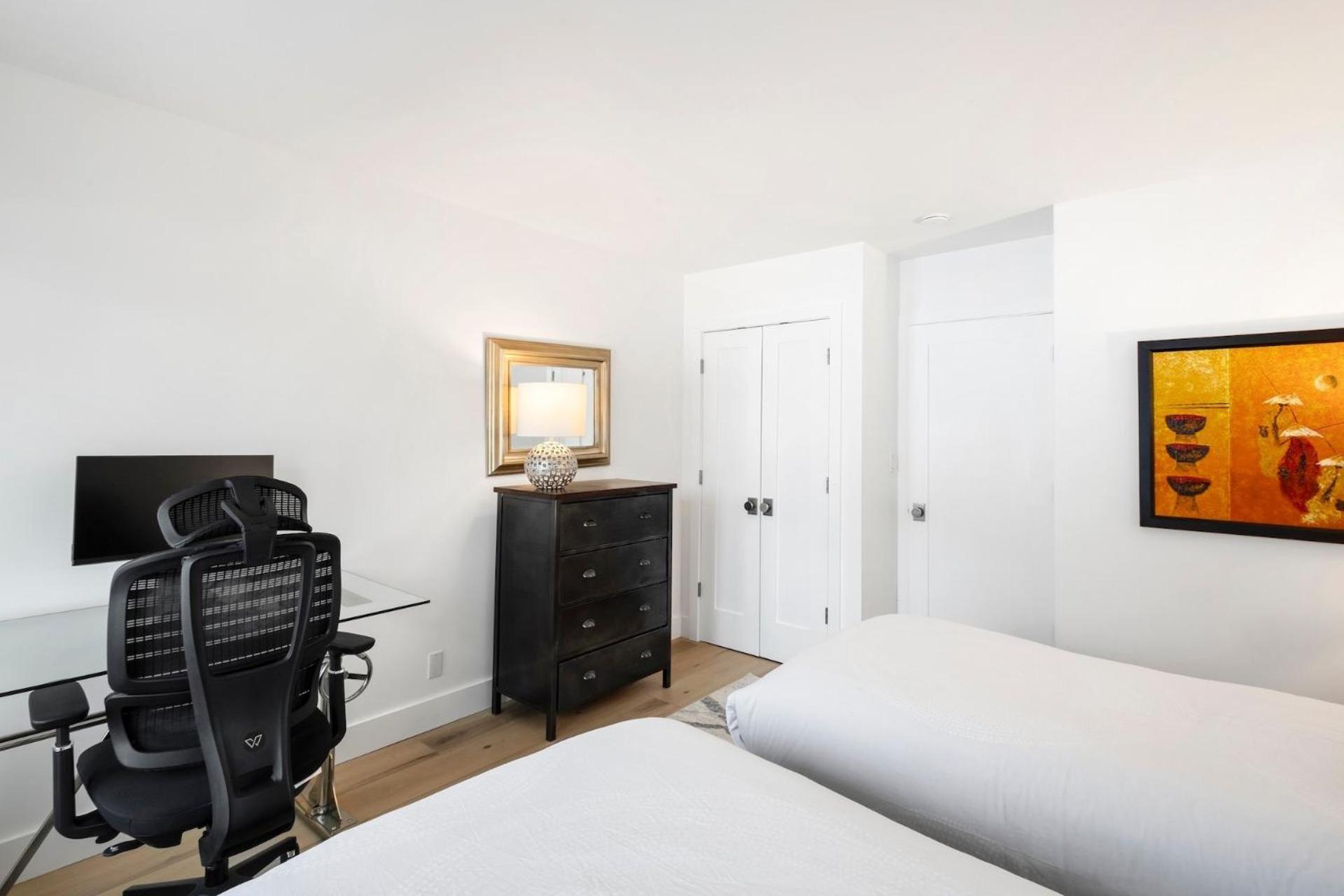 Sunny Condo, Box Canyon Views, Pool & Hot Tub