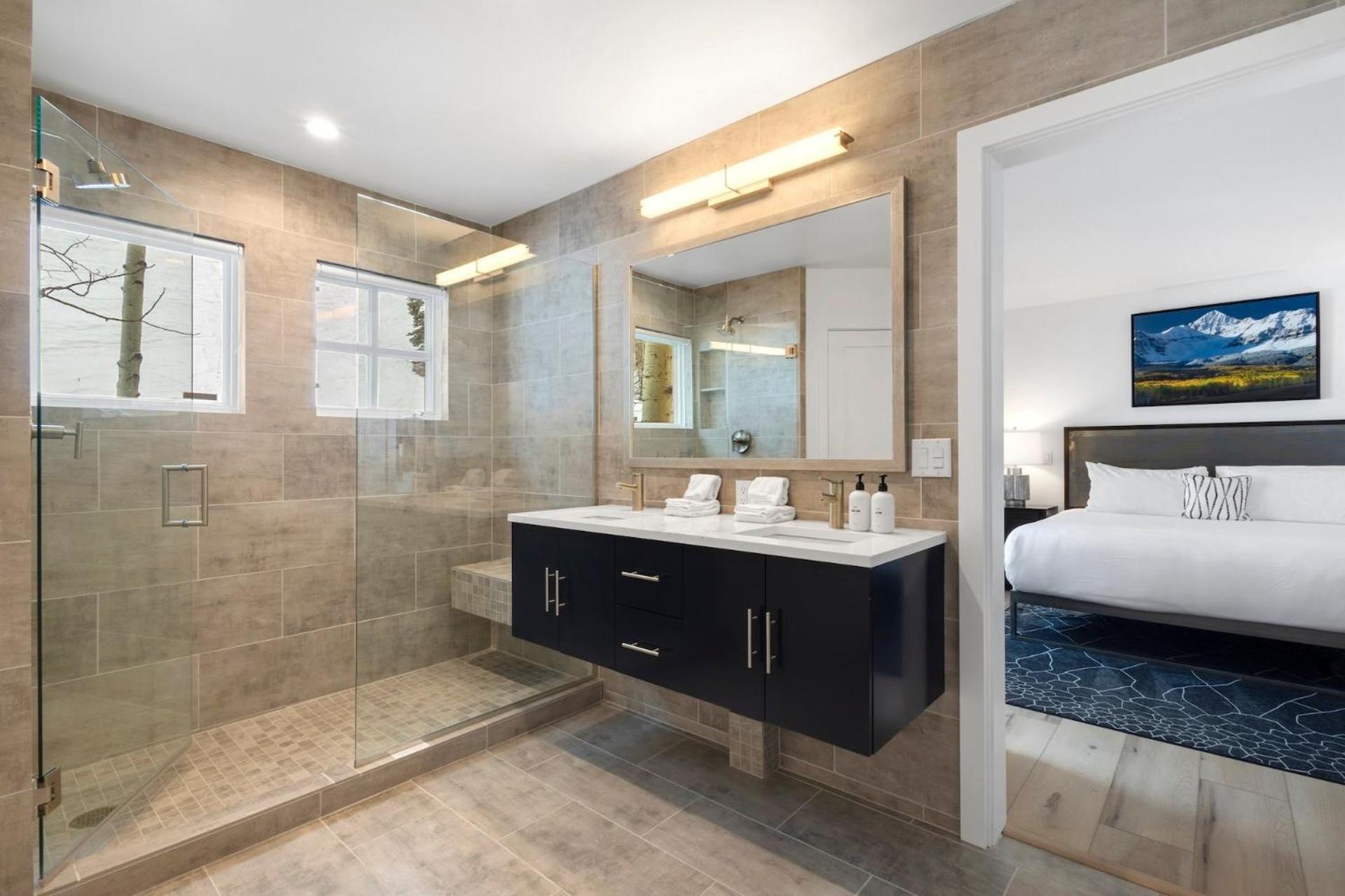 Sunny Condo, Box Canyon Views, Pool & Hot Tub Apartment *