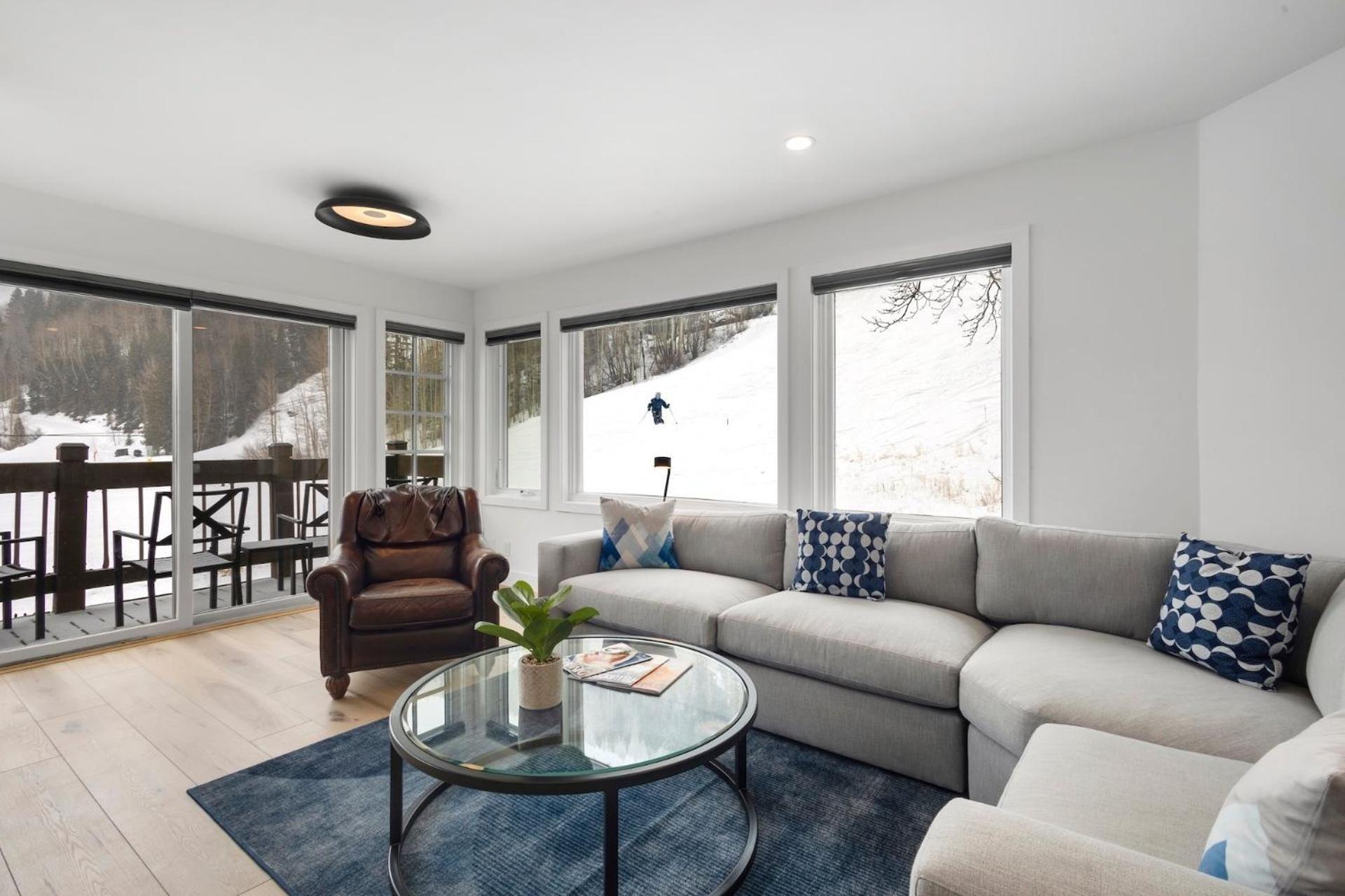 Sunny Condo, Box Canyon Views, Pool & Hot Tub