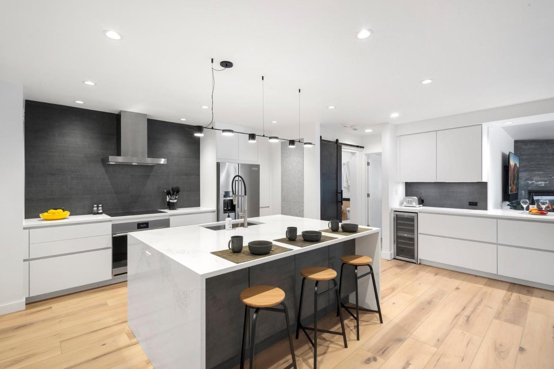 Sunny Condo, Box Canyon Views, Pool & Hot Tub Apartment *